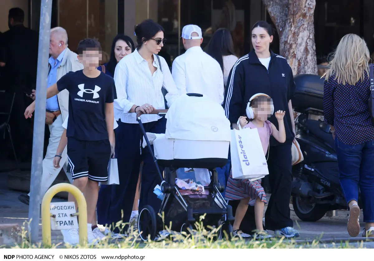 Η Βαλέρια και η Ολυμπία Χοψονίδου με τα παιδιά τους