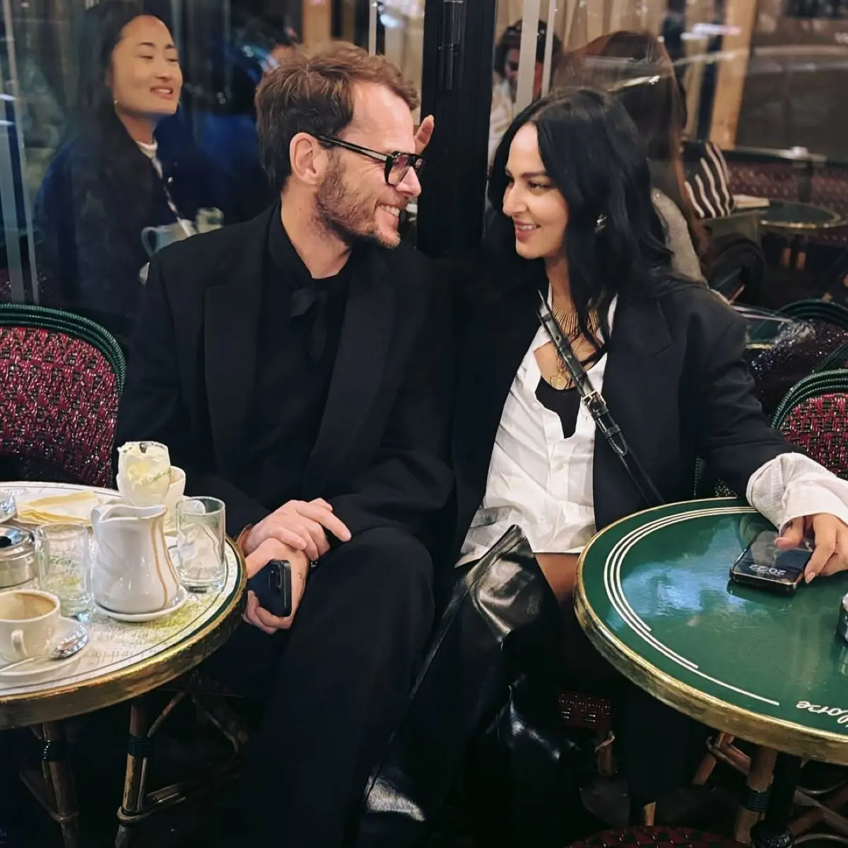 Ζενεβιέβ Μαζαρί: Εικόνες από το μαγευτικό ρομαντικό ταξίδι με τον άντρα της στο Παρίσι 20 Η Ζενεβιέβ Μαζαρί με τον σύζυγό της στο Παρίσι