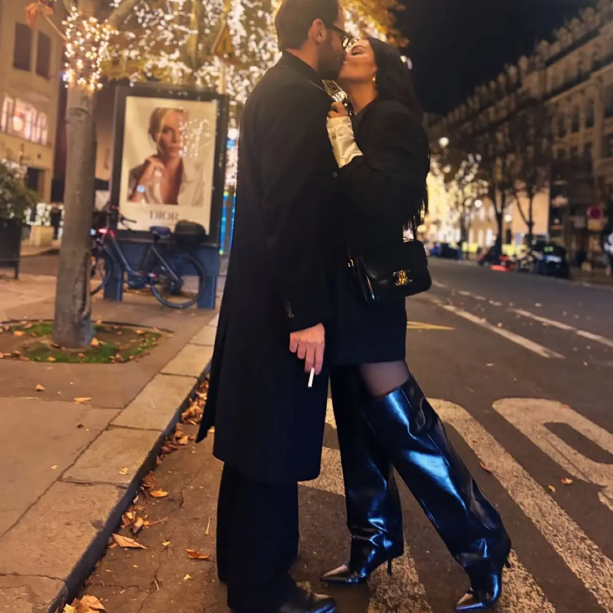 Ζενεβιέβ Μαζαρί: Εικόνες από το μαγευτικό ρομαντικό ταξίδι με τον άντρα της στο Παρίσι 18 Η Ζενεβιέβ Μαζαρί με τον σύζυγό της στο Παρίσι