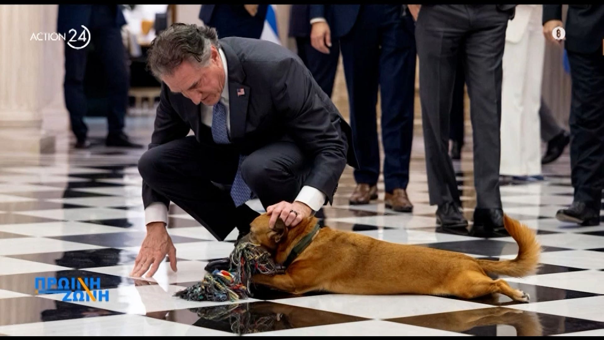 Ο-Πίνατ-έκλεψε-την-παράσταση-και-τα-χάδια-του-Αμερικανού-υπουργού-Ντ.-Μπέργκαμ