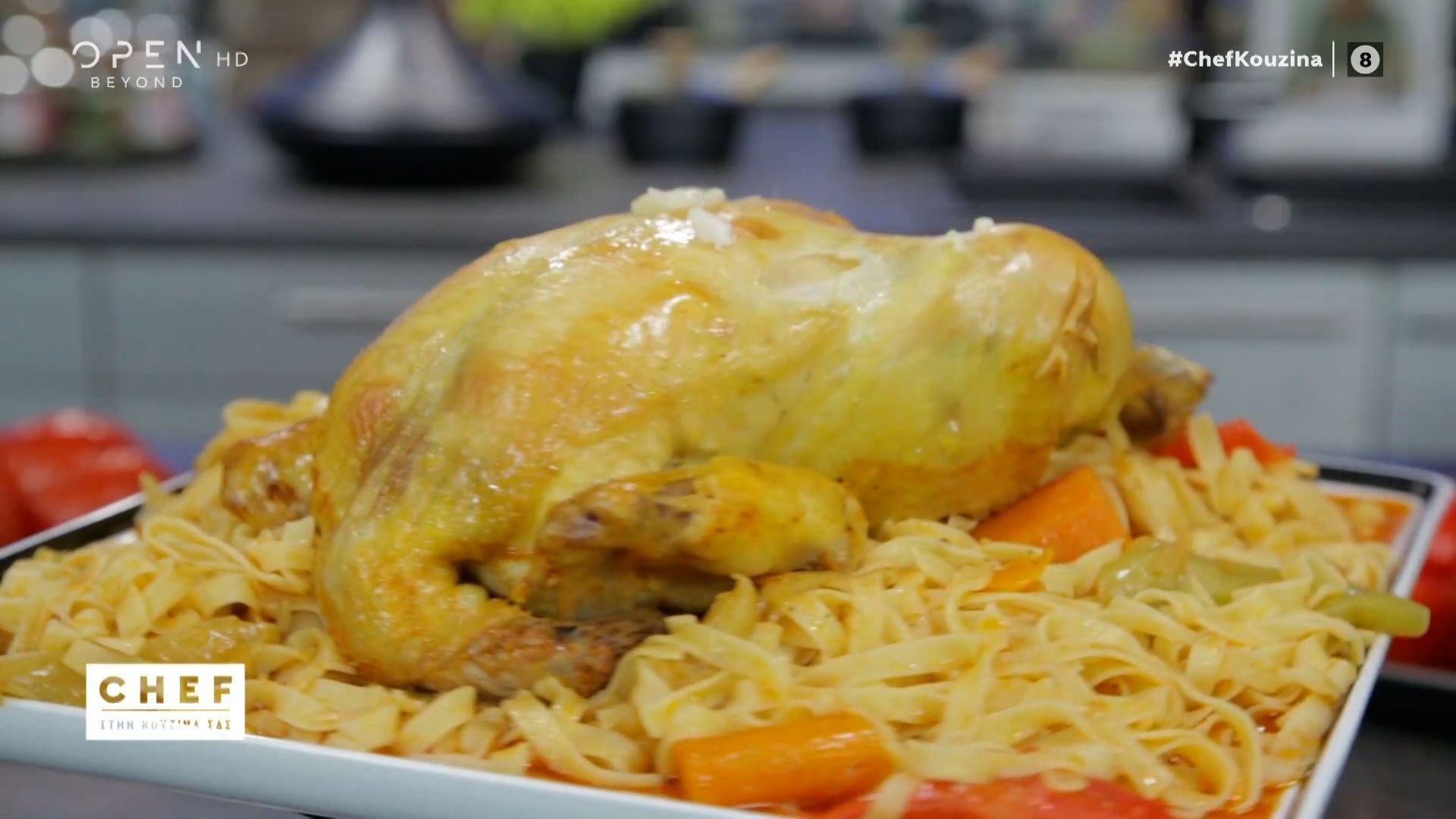 Συνταγή-για-κοτόπουλο-στην-γάστρα-με-λαχανικά-και-χυλοπίτες