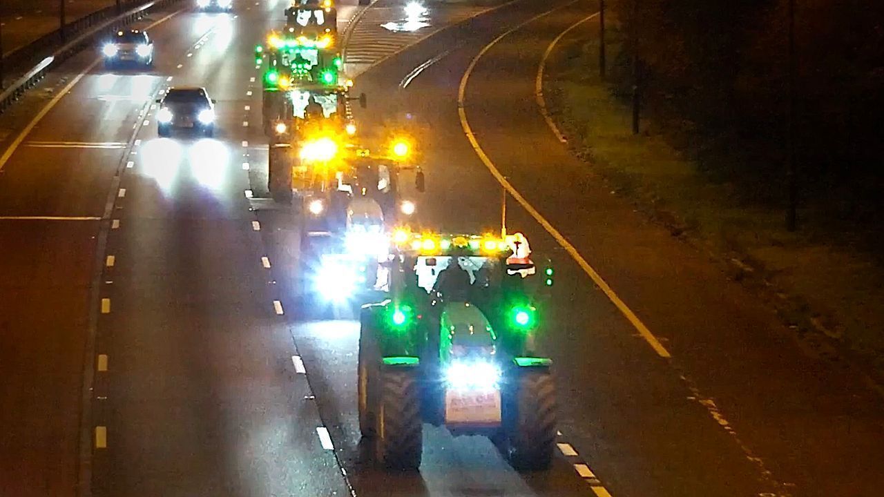 Τρακτέρ-σπάνε-τους-κανόνες-μπαίνοντας-στο-Λονδίνο-ενόψει-διαμαρτυρίας