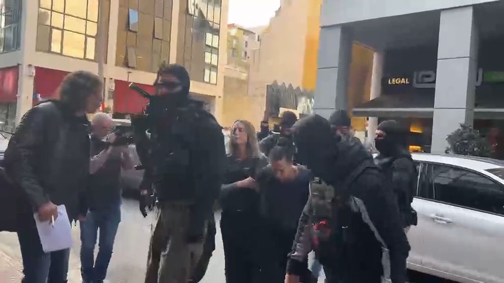 Υπό δρακόντεια μέτρα ασφαλείας έφτασε στον εισαγγελέα η 46χρονη