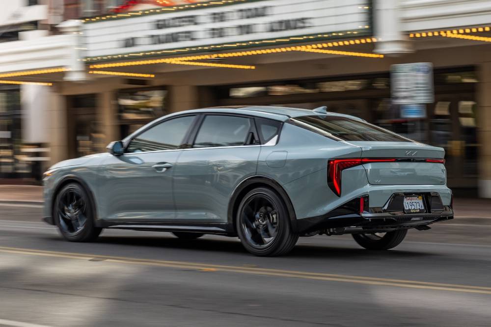 2025-kia-k4-starts-sales-at-21990-with-a-40-mpg-ra (3)