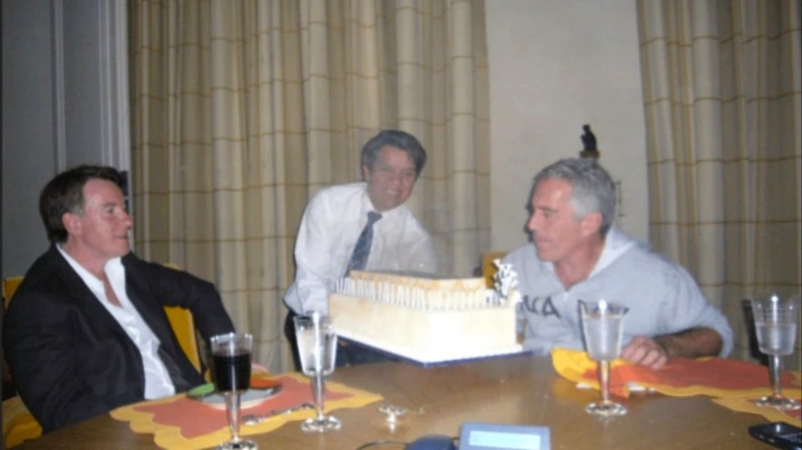 Αρχεία Έπσταϊν: Αποκαλυπτικές εικόνες – Ο Μάικλ Τζάκσον, ο Μικ Τζάγκερ και ο Κέβιν Σπέισι μεταξύ των διασήμων που εμφανίζονται