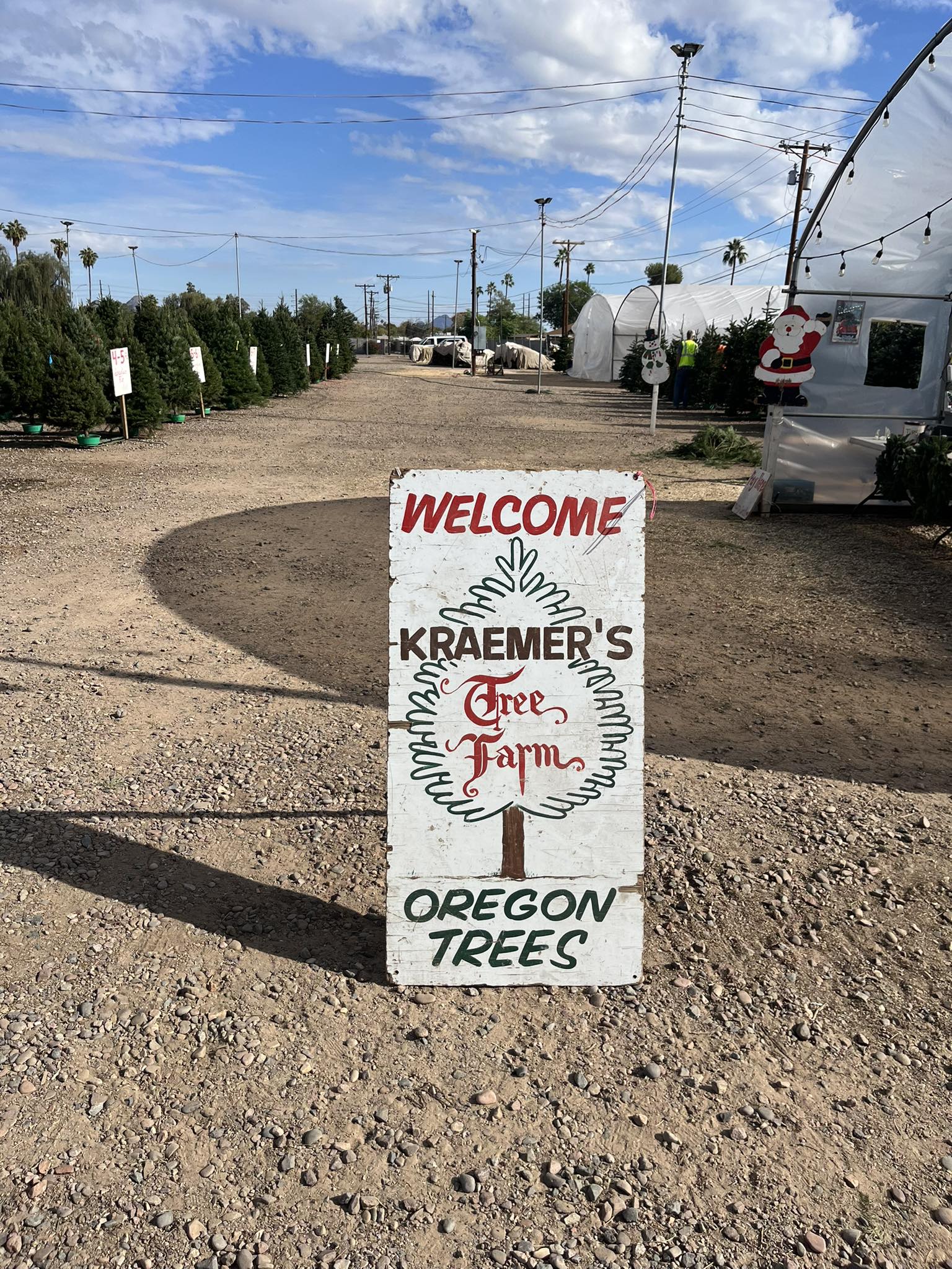 Ληστές έκλεψαν έναν… 12μετρο φουσκωτό Άγιο Βασίλη – «Όποιος γνωρίζει κάτι να επικοινωνήσει μαζί μας»