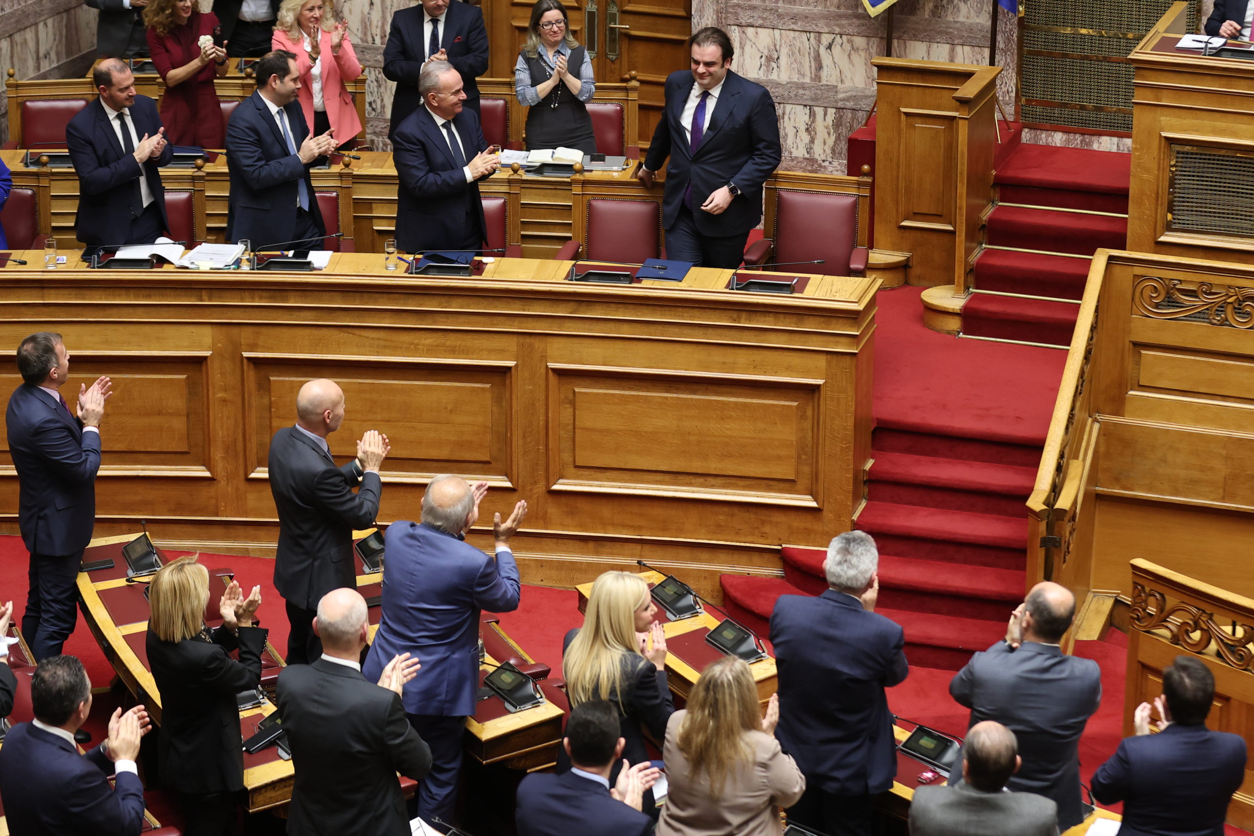 Πρώτη παρουσία Πιερρακάκη στη Βουλή μετά την εκλογή του ως πρόεδρος του Eurogroup – «Γύρισα από τις Βρυξέλλες με μεγάλη τιμή και νίκη για την Πατρίδα» – ΦΩΤΟ