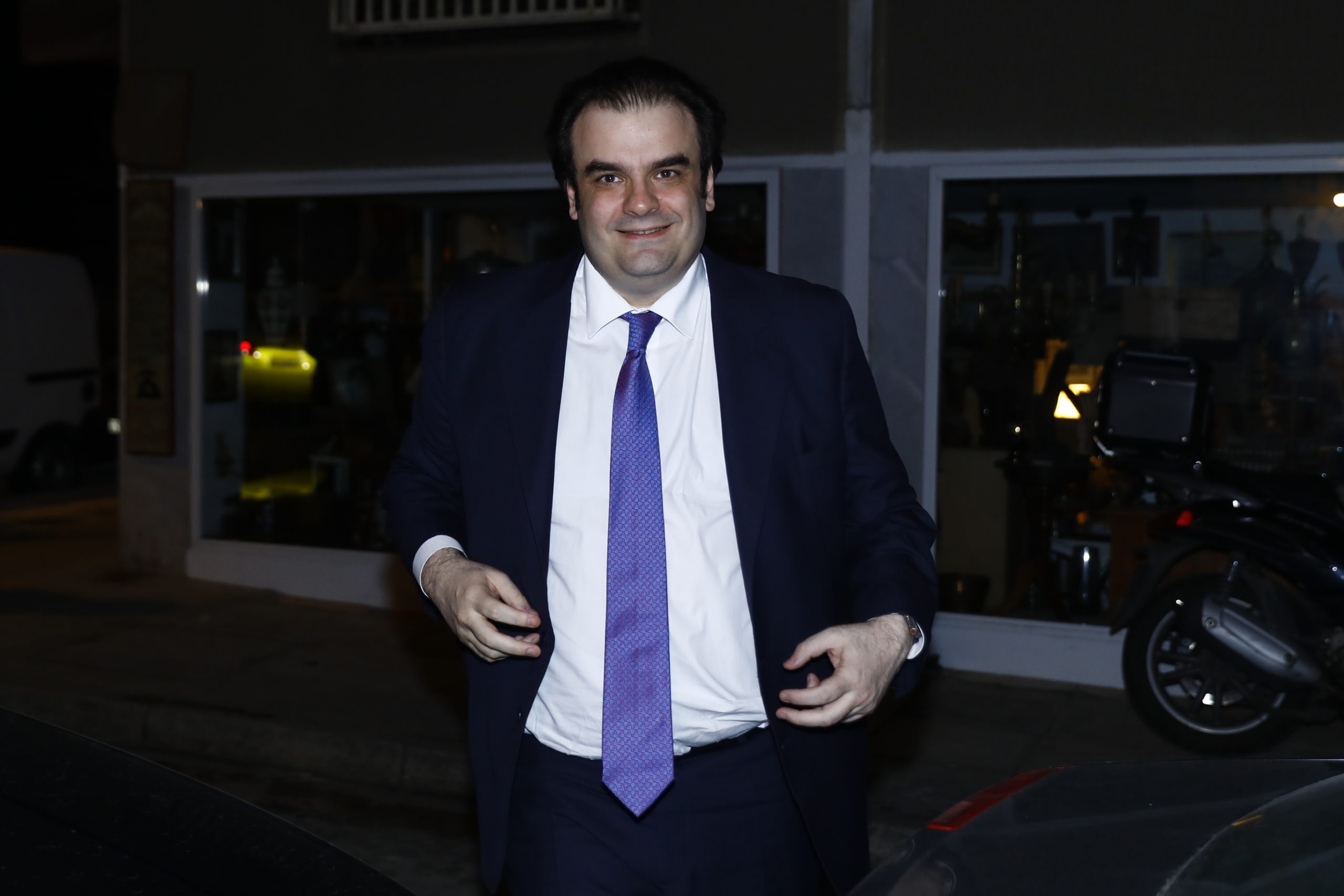 Κυριάκος Πιερρακάκης: Δείπνο σε ταβέρνα με το οικονομικό επιτελείο και δημοσιογράφους μετά την έγκριση του Προϋπολογισμού 4 Κυριάκος Πιερρακάκης: Δείπνο σε ταβέρνα με το οικονομικό επιτελείο και δημοσιογράφους μετά την έγκριση του Προϋπολογισμού