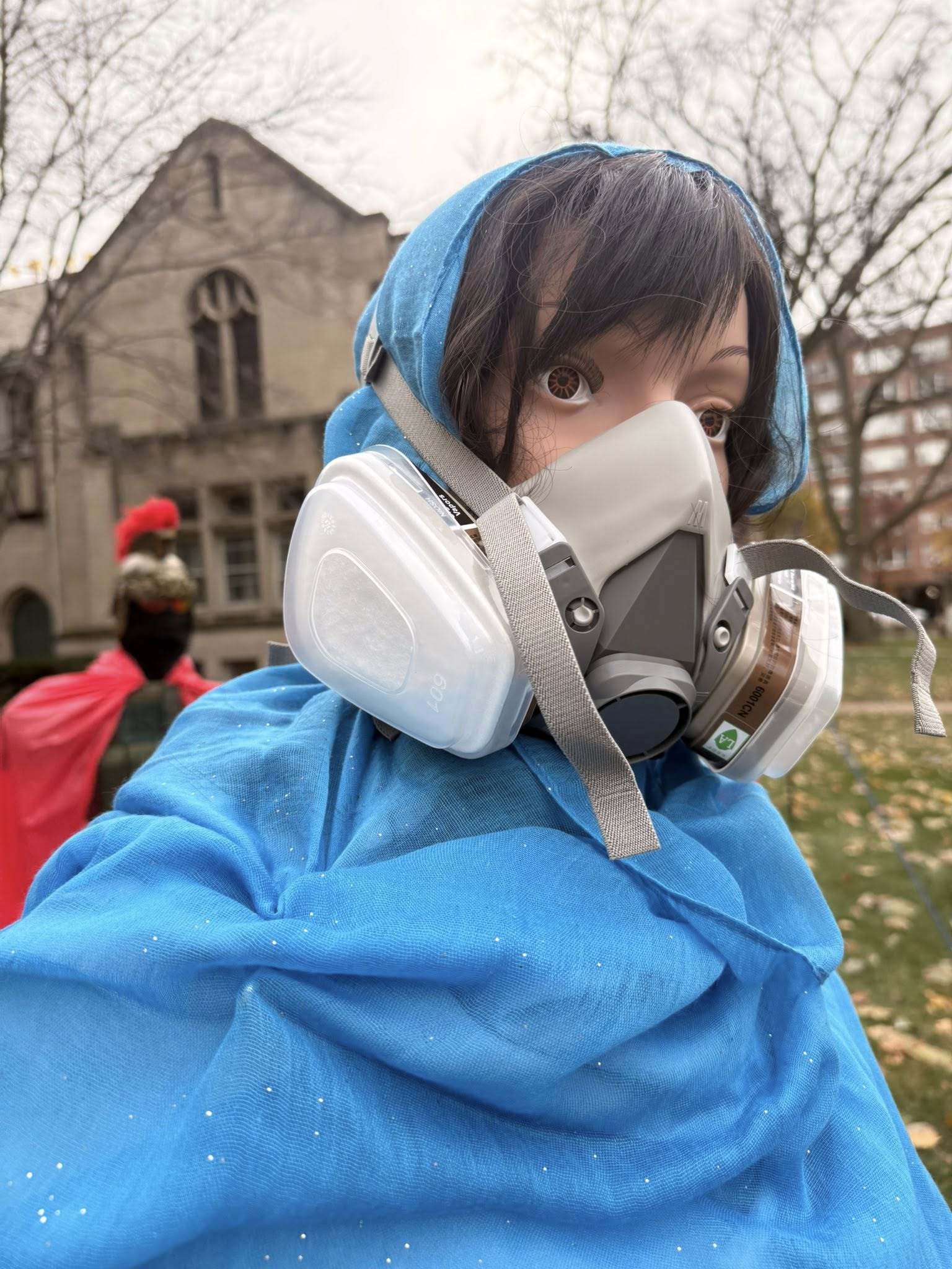 Σάλος στο Σικάγο: Φάτνη δείχνει τον Ιησού με δεμένα χέρια και την Παναγία με αντιασφυξιογόνο μάσκα 10 Σάλος στο Σικάγο: Φάτνη δείχνει τον Ιησού με δεμένα χέρια και την Παναγία με αντιασφυξιογόνο μάσκα