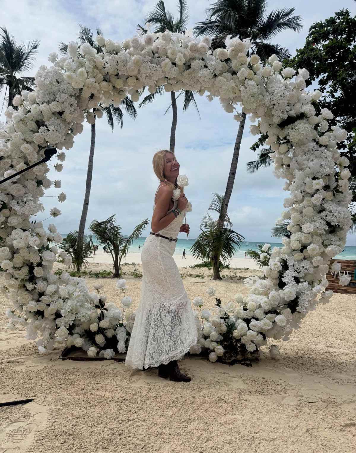 Χριστίνα Παππά: Θα ανέβει τα σκαλιά της εκκλησίας; Η αλήθεια πίσω από την ανάρτηση που προκάλεσε θόρυβο 17 Χριστίνα Παππά