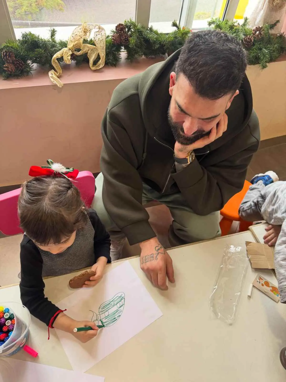 Αλεξάνδρου: Επισκέφτηκε τη Μονάδα Προστασίας Παιδιού στην Πεντέλη - «Ό,τι καλύτερο έκανα το 2025»