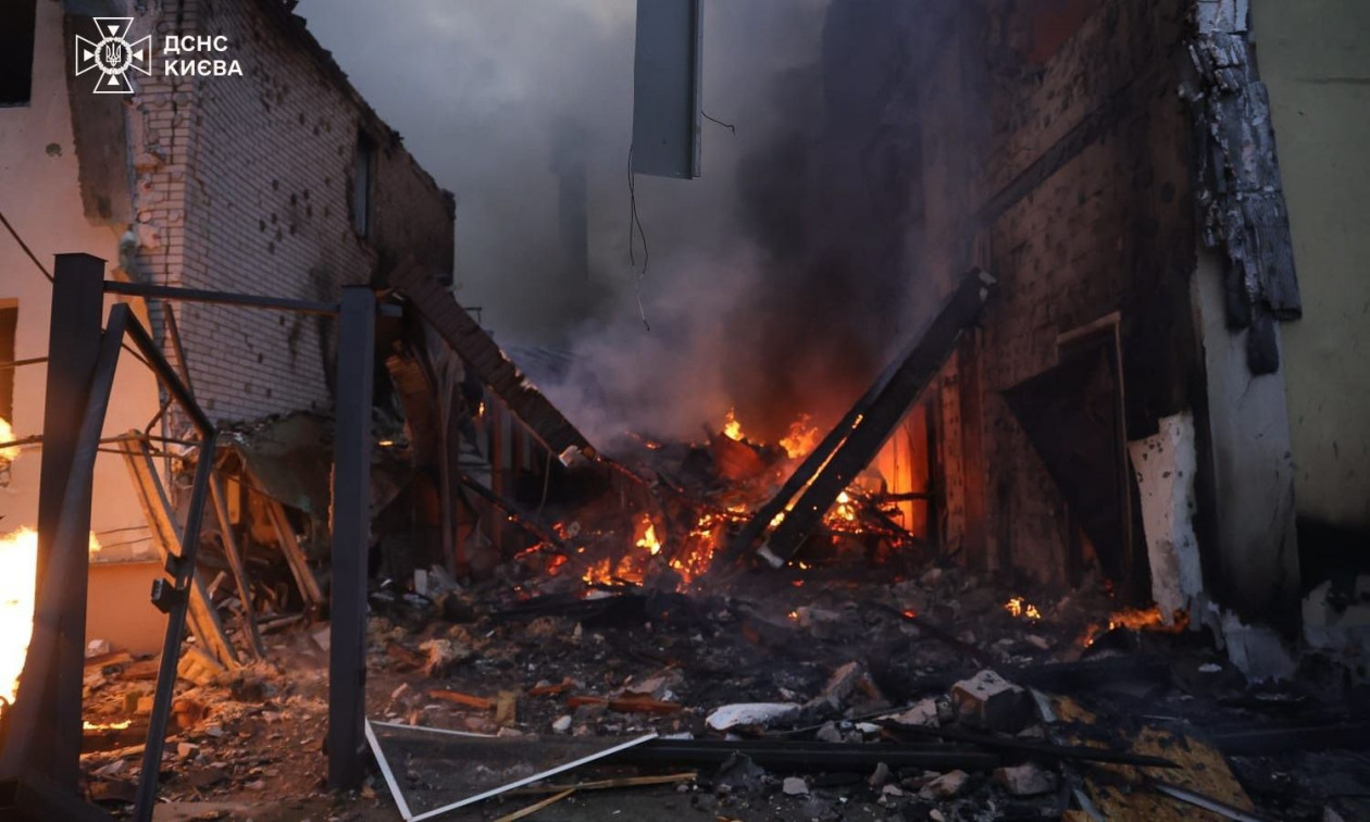 Κίεβο: Ένας νεκρός και 32 τραυματίες από την επίθεση ρωσικών drones – Χιλιάδες νοικοκυριά χωρίς ρεύμα στον παγετό