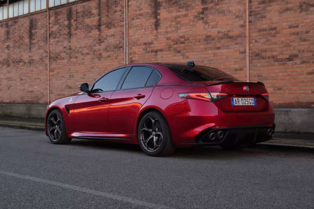 Alfa-Romeo-Giulia-and-Stelvio-Quadrifoglio-Collezi (3)