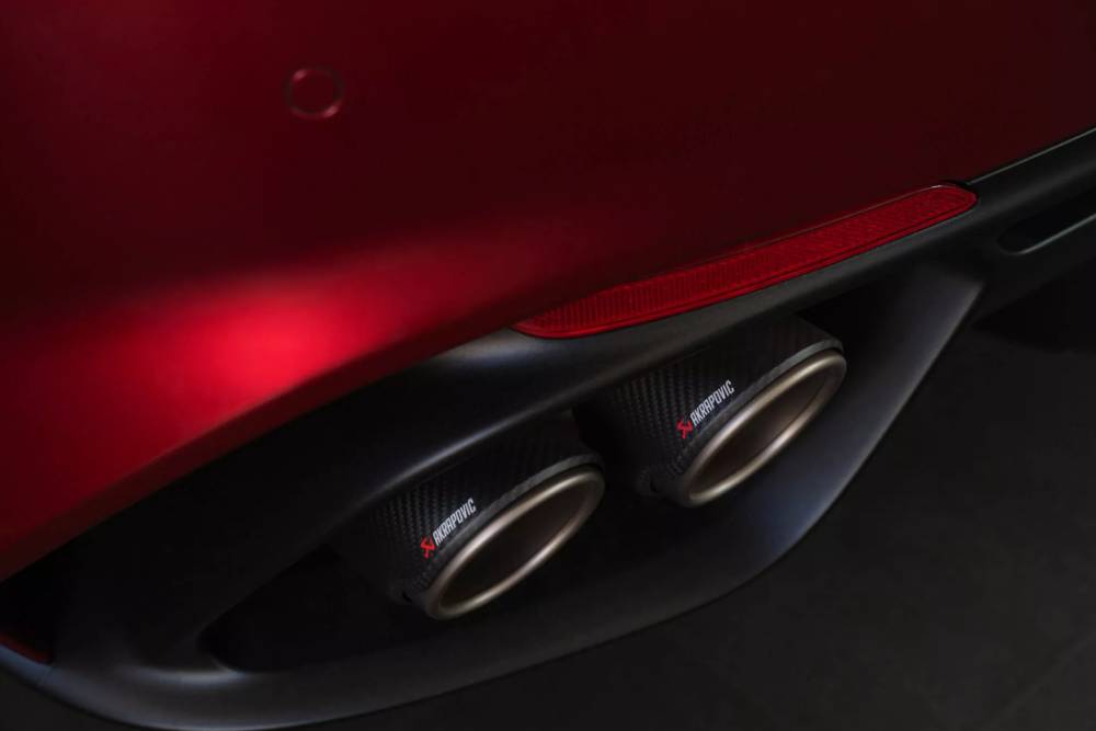 Alfa-Romeo-Giulia-and-Stelvio-Quadrifoglio-Collezi (5)