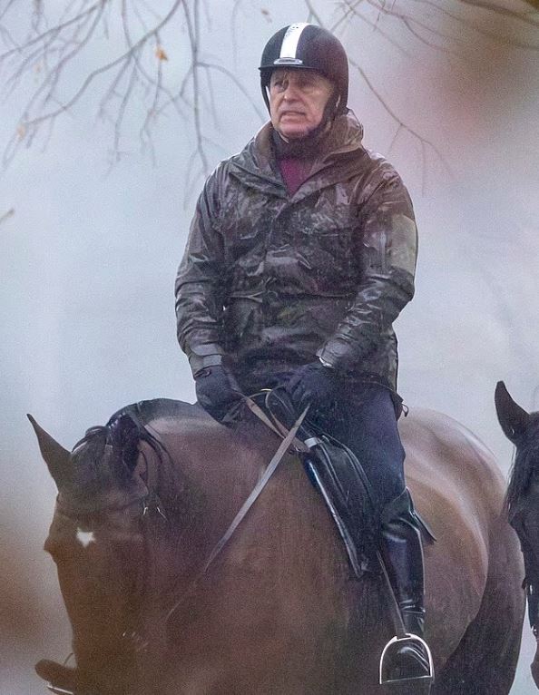 Βασιλιάς Κάρολος: Η αποστασιοποίηση από τον αδελφό του Άντριου στο χριστουγεννιάτικο γεύμα