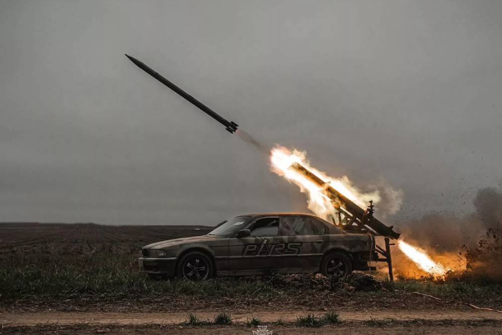 Ουκρανοί μετέτρεψαν BMW Σειρά 7 σε αντιαεροπορικό! 7 BMW-E38-Ukraine-rocket-00003-2048x1364