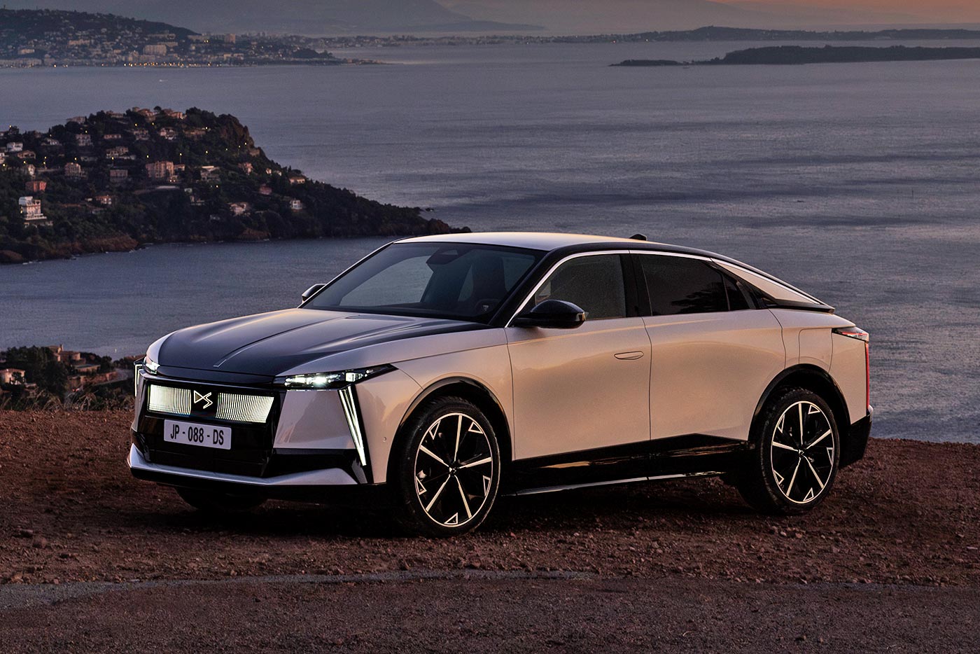 Κατέφθασε η καινούργια ναυαρχίδα DS N°8 (+τιμές)