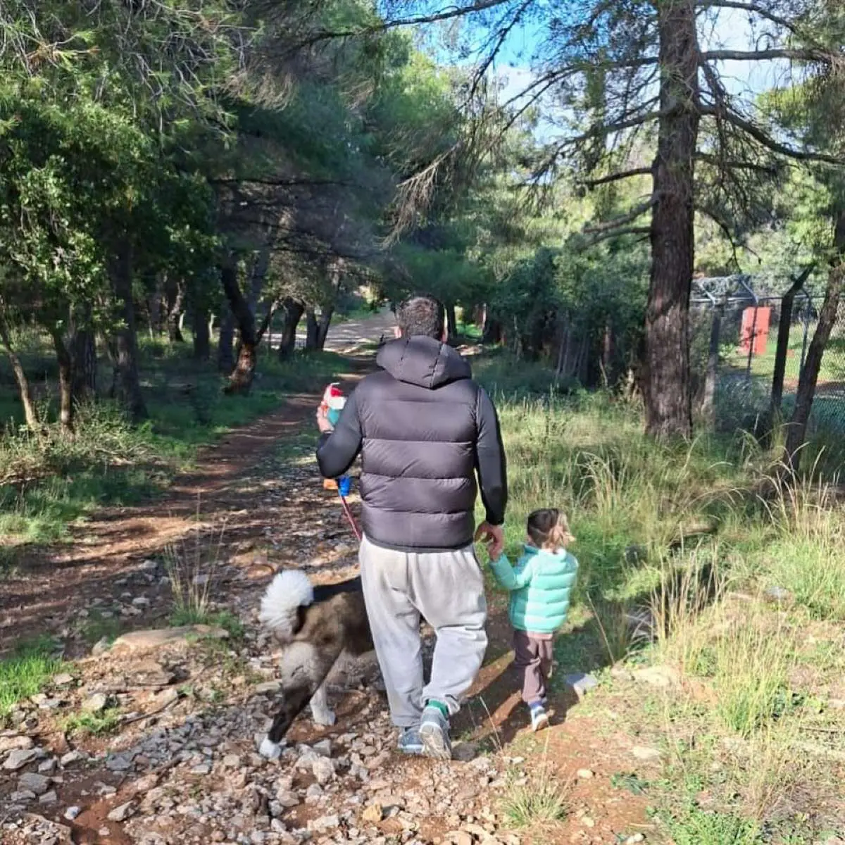 Δημήτρης Αλεξάνδρου – Οι εικόνες με τον γιο του Πάρη και το βαθυστόχαστο μήνυμα μετά τις δηλώσεις της Τούνη 4 Ο Δημήτρης Αλεξάνδρου με τον γιο του, Πάρη