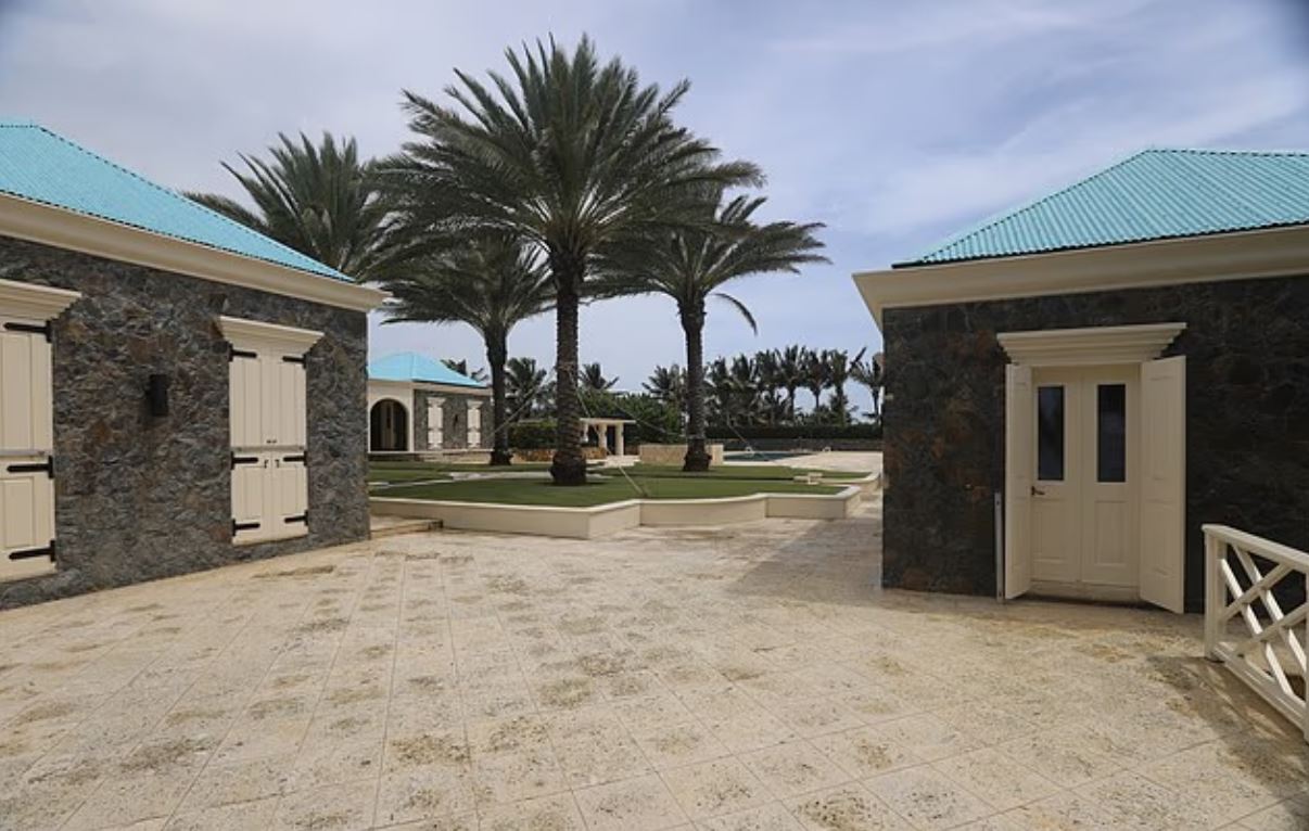 Αποκαλυπτικές εικόνες και βίντεο από το ιδιωτικό νησί του Επστάιν στην Καραϊβική – Δημοσιεύτηκαν από τους Δημοκρατικούς 12 Αποκαλυπτικές εικόνες και βίντεο από το ιδιωτικό νησί του Επστάιν στην Καραϊβική – Δημοσιεύτηκαν από τους Δημοκρατικούς