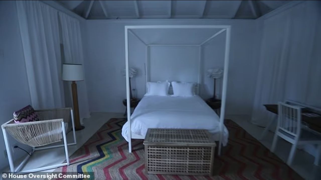 Αποκαλυπτικές εικόνες και βίντεο από το ιδιωτικό νησί του Επστάιν στην Καραϊβική – Δημοσιεύτηκαν από τους Δημοκρατικούς 9 Αποκαλυπτικές εικόνες και βίντεο από το ιδιωτικό νησί του Επστάιν στην Καραϊβική – Δημοσιεύτηκαν από τους Δημοκρατικούς