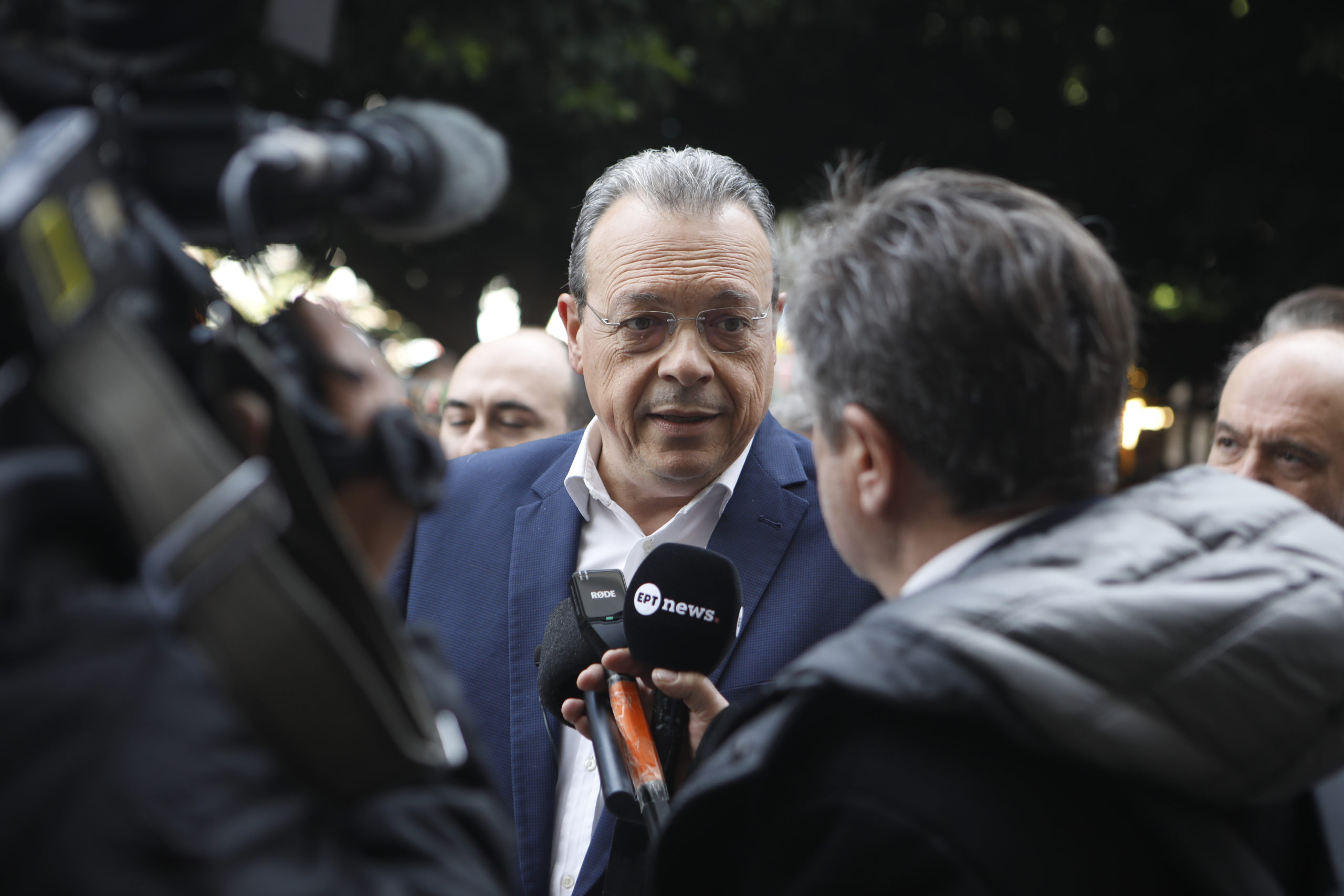 Φάμελλος: «Το πτωχευτικό και το ιδιωτικό χρέος μας απασχολούν» – Η περιοδεία στον Πειραιά και οι επαφές