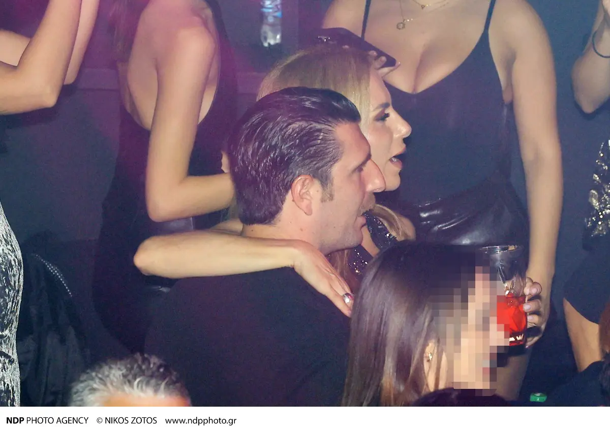 Γιώργος Γεροντιδάκης – Ντορέττα Παπαδημητρίου: Οι τρυφερές αγκαλιές και οι ρομαντικές στιγμές στα μπουζούκια 7 Γιώργος Γεροντιδάκης Ντορέττα Παπαδημητρίου