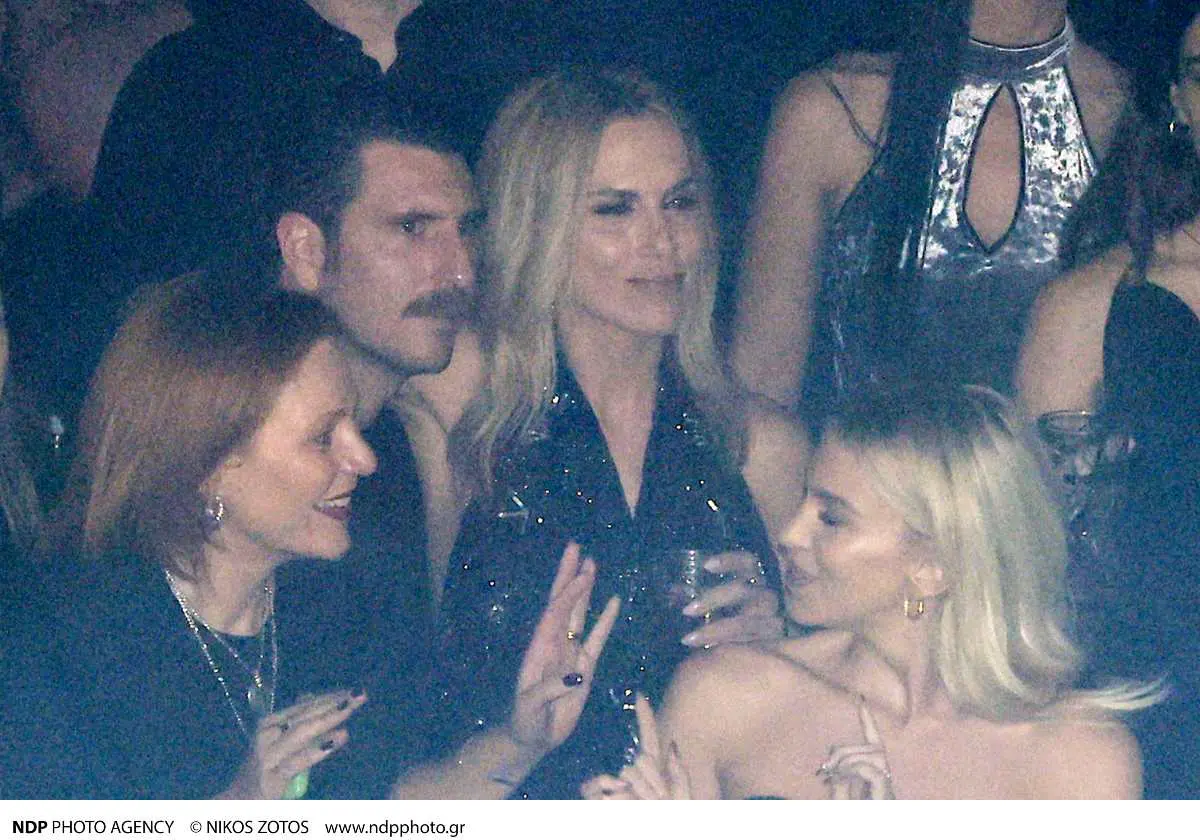 Γιώργος Γεροντιδάκης – Ντορέττα Παπαδημητρίου: Οι τρυφερές αγκαλιές και οι ρομαντικές στιγμές στα μπουζούκια 8 Γιώργος Γεροντιδάκης Ντορέττα Παπαδημητρίου