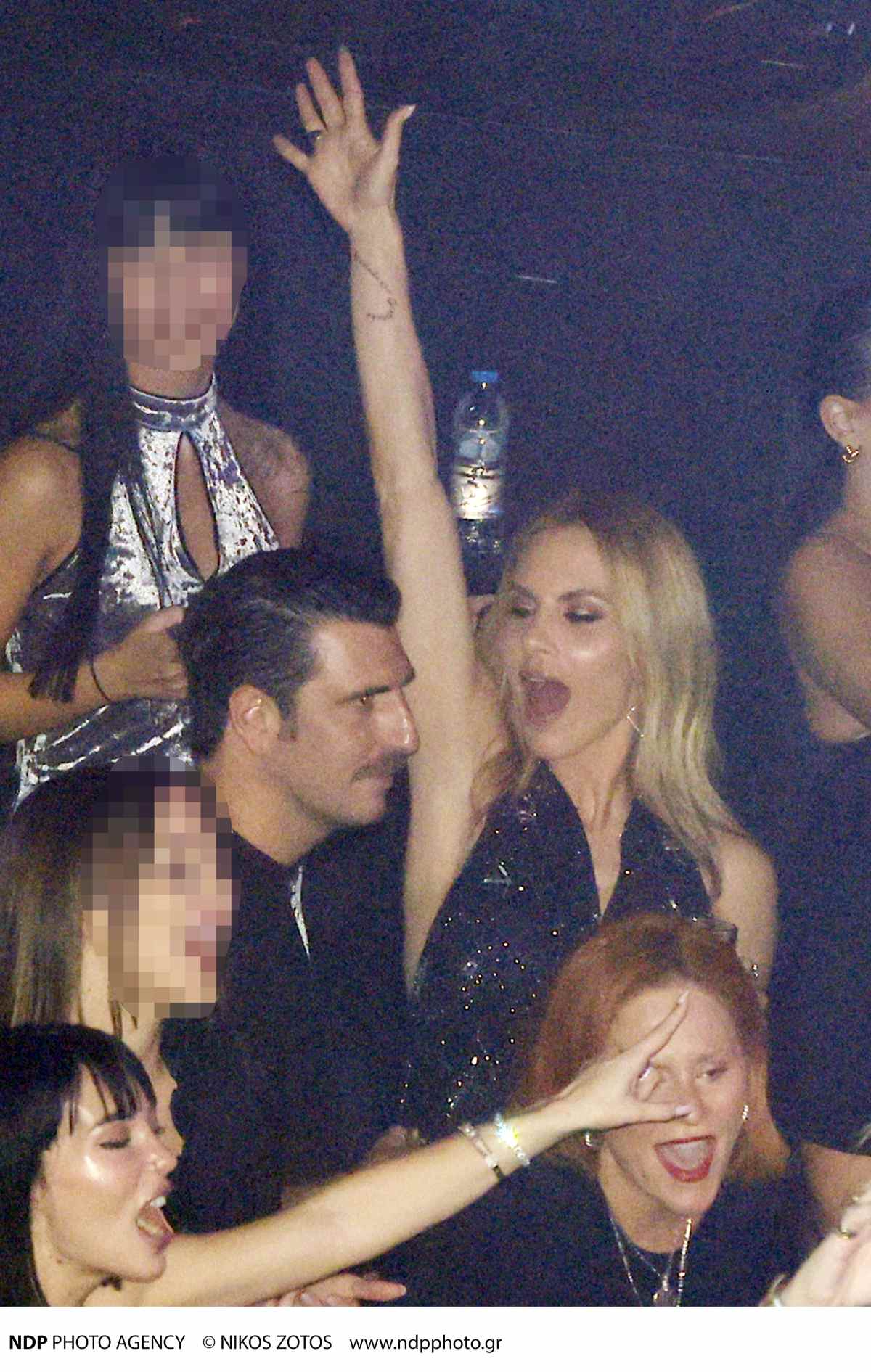 Γιώργος Γεροντιδάκης – Ντορέττα Παπαδημητρίου: Οι τρυφερές αγκαλιές και οι ρομαντικές στιγμές στα μπουζούκια 10 Γιώργος Γεροντιδάκης Ντορέττα Παπαδημητρίου