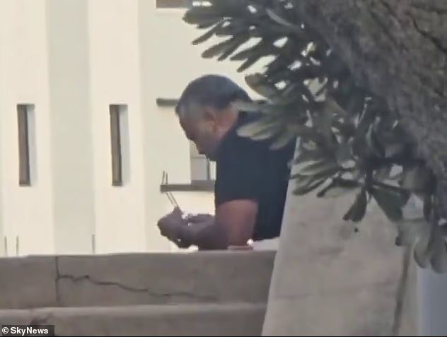 Σίδνεϊ: Δεύτερος ήρωας απομακρύνει το όπλο του δράστη πριν τον πυροβολήσουν οι αστυνομικοί και τον τραυματίσουν πολίτες κατά λάθος