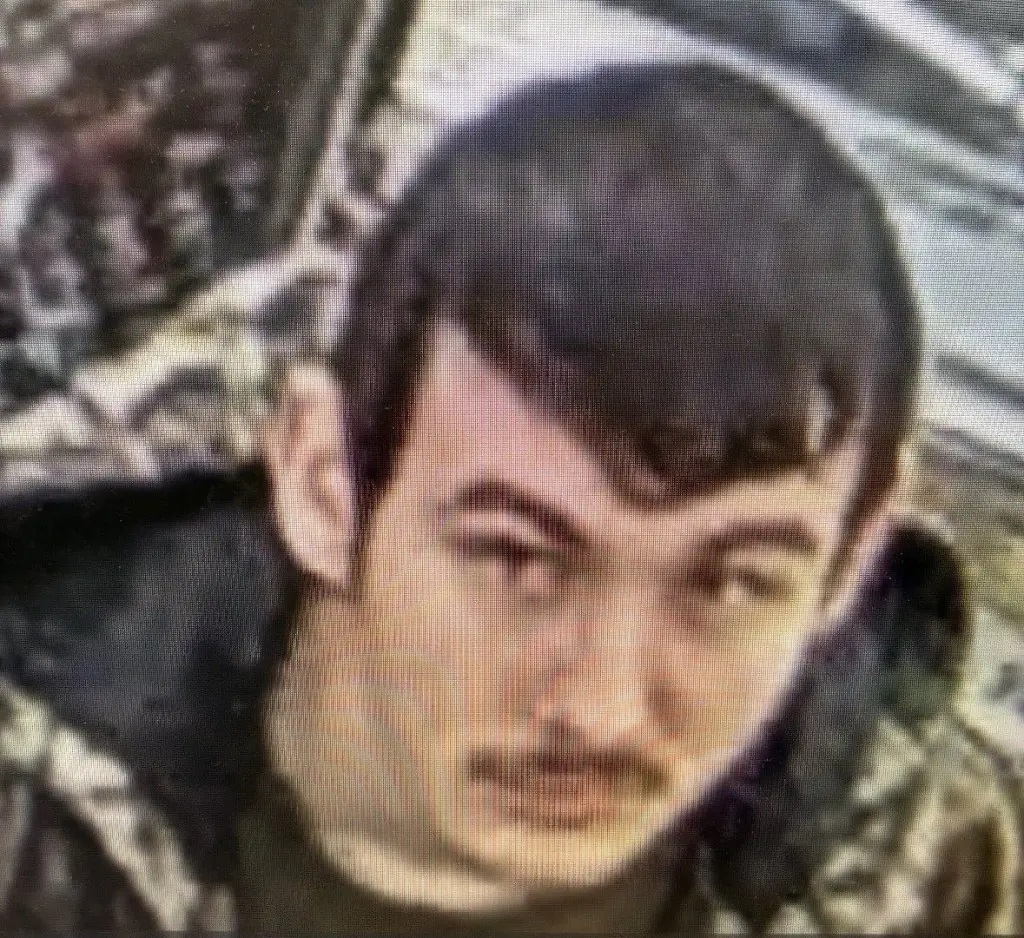 Δολοφονία μετά τα Χριστούγεννα: 18χρονος πυροβόλησε τους γονείς του, σκοτώνοντας τη μητέρα του