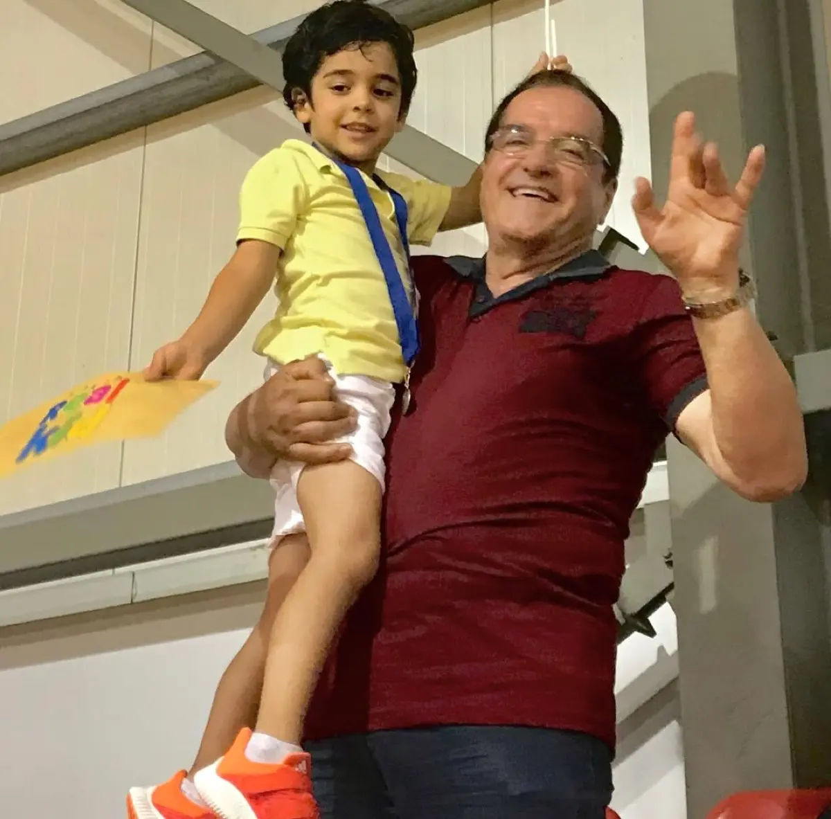 Μαριάντα Πιερίδη: Οι «άντρες της καρδιάς της» γιορτάζουν και εκείνη τους υμνεί 12 Ο γιος της Μαριάντας Πιερίδη με τον πατέρα της