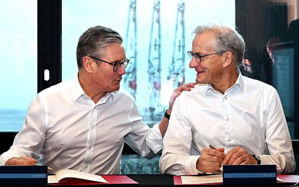 Βρετανία – Νορβηγία: Σχεδιάζουν αμυντική συνεργασία με κοινό στόλο στον Βόρειο Ατλαντικό – Στόχος τα ρωσικά υποβρύχια