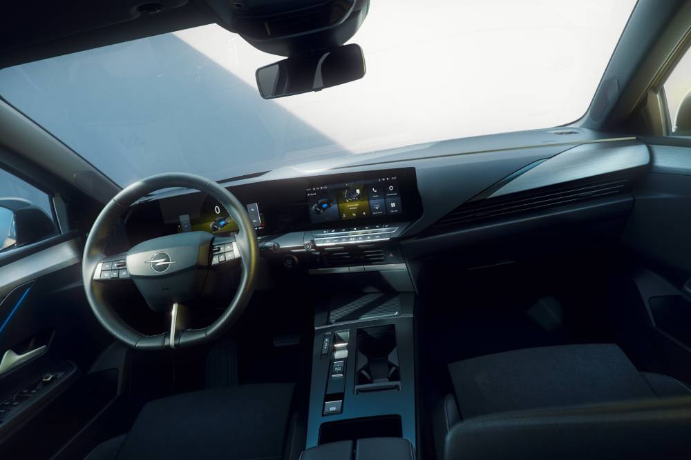 Φωταγωγημένο νέο Opel Astra με μοντέρνα αισθητική