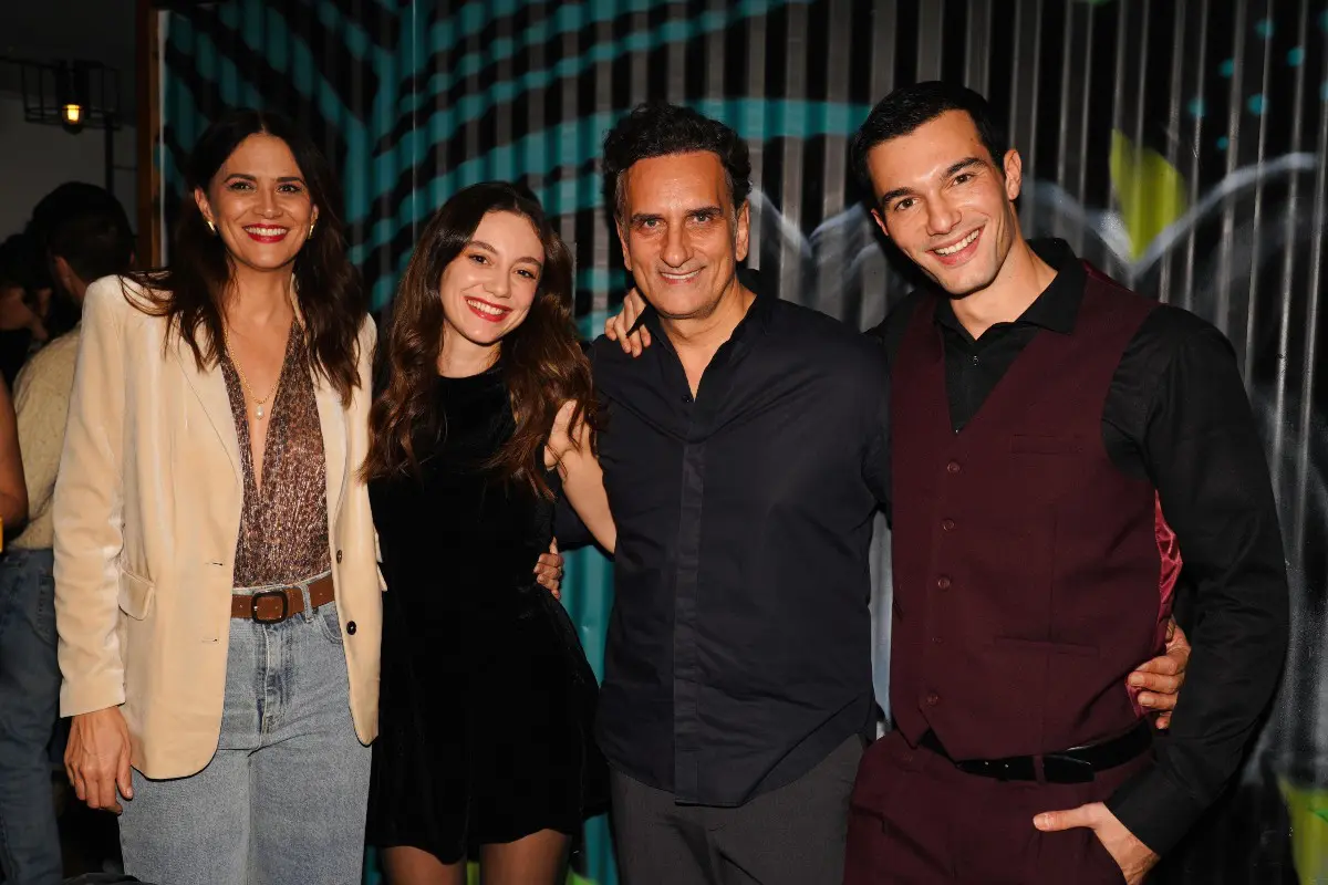 Νίκος Ψαρράς – Έλενα Καρακούλη: Μοιράστηκαν μια βραδιά πλημμυρισμένη αγάπη! 12 Nάντια Σπηλιωτοπούλου, Αθηνά Ροδίτου, Νίκος Ψαρράς, Νίκος Κοσώνας