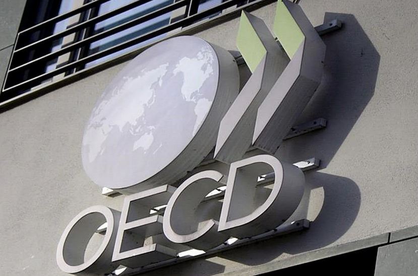 ΟΟΣΑ για Ελλάδα: Ανάπτυξη 2,1% το 2025 – Απόψεις για χρέος και πλεονάσματα