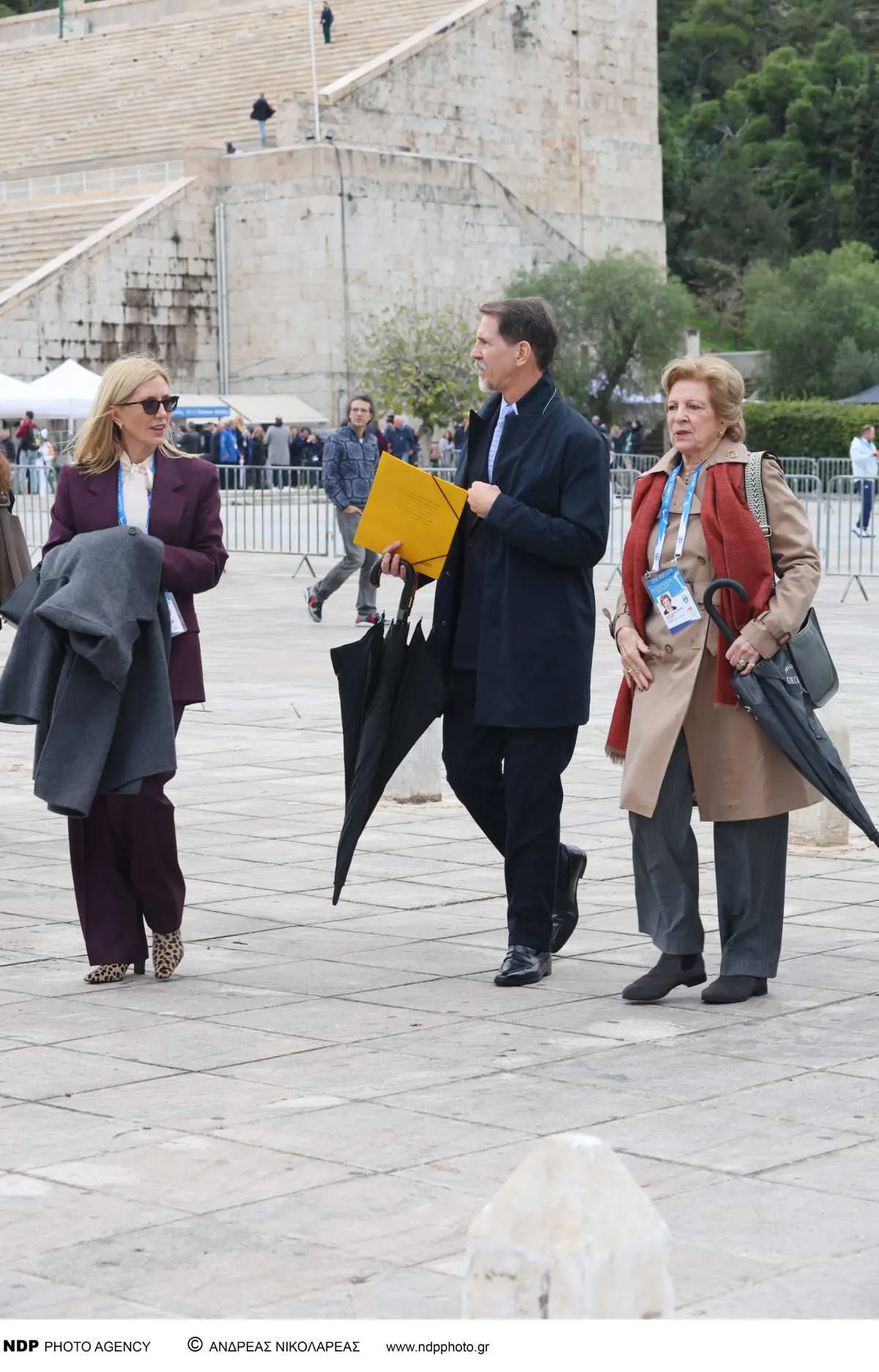 Άννα Μαρία, Παύλος Ντε Γκρες & Μαρί Σαντάλ – Παρευρέθηκαν στην Τελετή Παράδοσης της Ολυμπιακής Φλόγας (Φωτογραφίες) 19 Παύλος Ντε Γκρες, Μαρί Σαντάλ, Άννα Μαρία