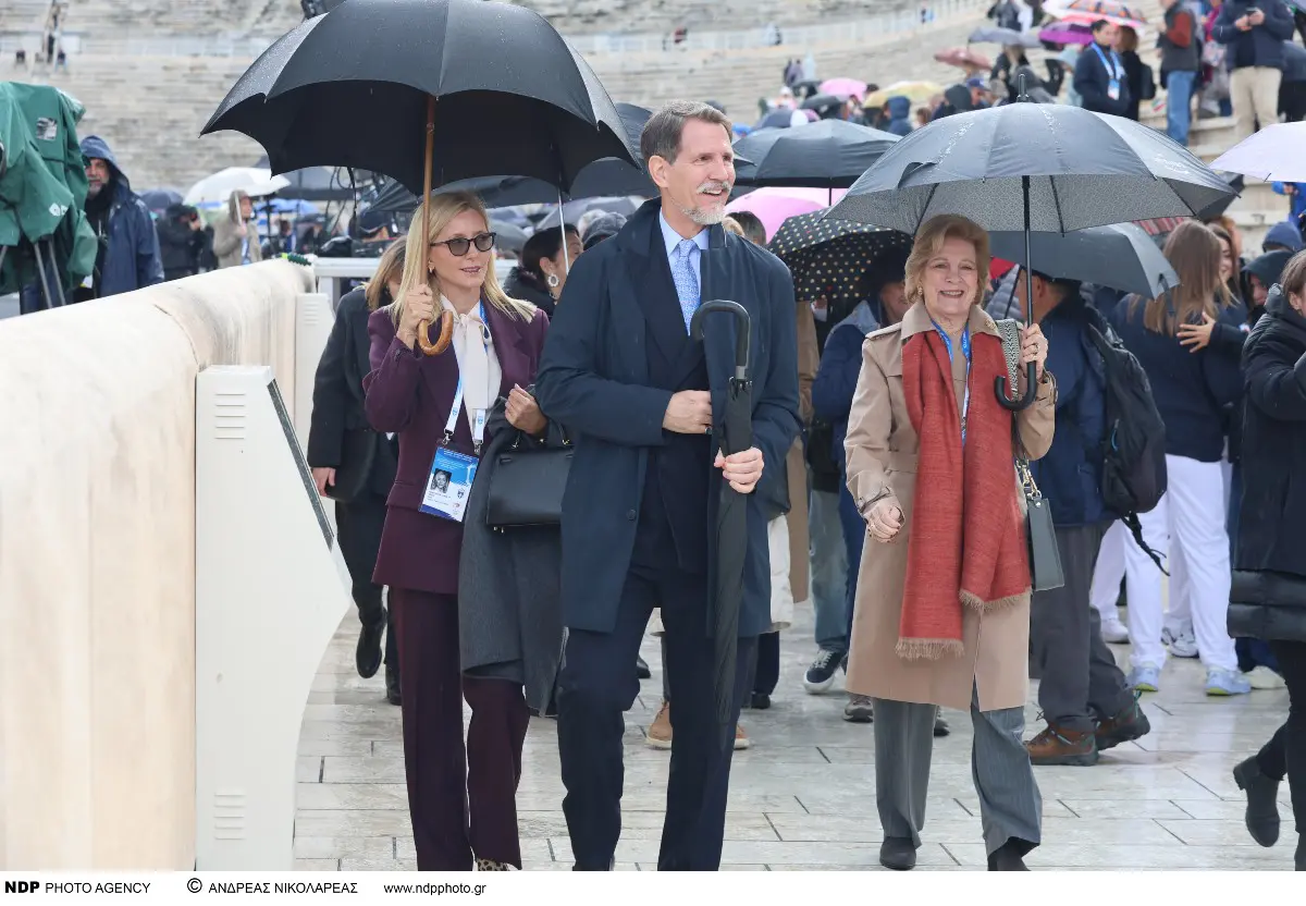 Άννα Μαρία, Παύλος Ντε Γκρες & Μαρί Σαντάλ – Παρευρέθηκαν στην Τελετή Παράδοσης της Ολυμπιακής Φλόγας (Φωτογραφίες) 20 Παύλος Ντε Γκρες, Μαρί Σαντάλ, Άννα Μαρία