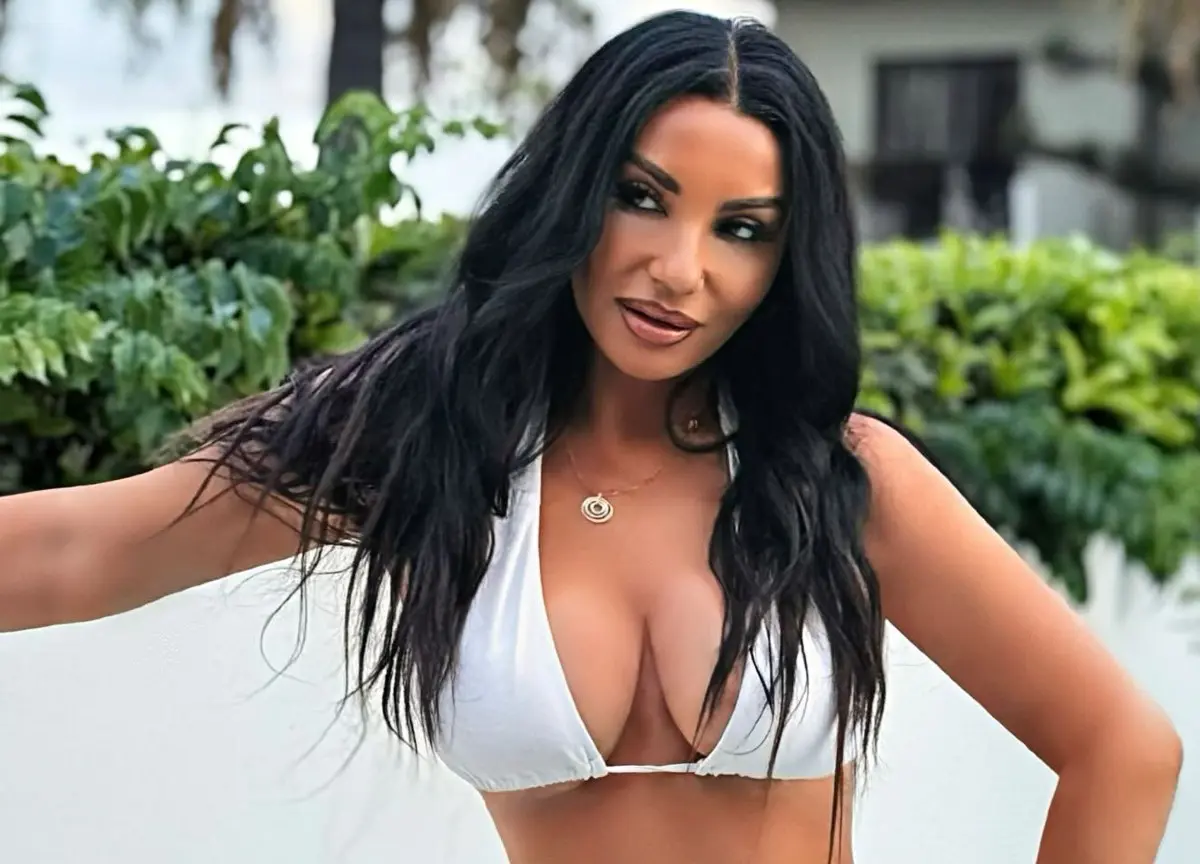 Η Πόπη Μαλλιωτάκη με μαγιό