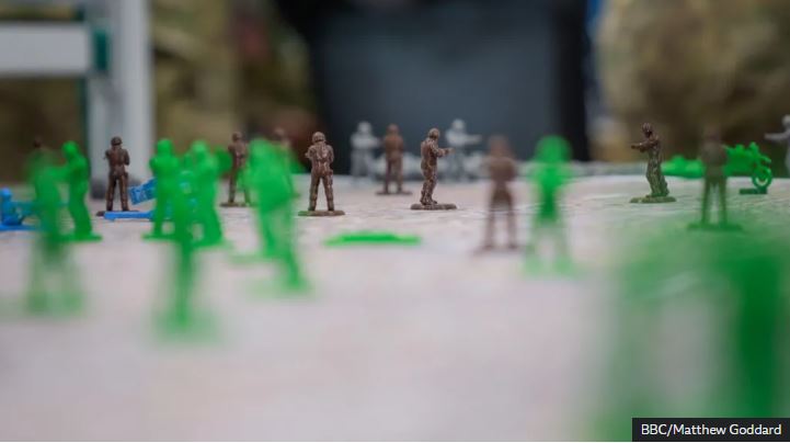 Ποκρόφσκ: Ουκρανοί στρατιώτες υψώνουν τη σημαία τους για να δείξουν ότι η πόλη δεν έχει «παραδοθεί» 4 Ποκρόφσκ: Ουκρανοί στρατιώτες υψώνουν τη σημαία τους για να δείξουν ότι η πόλη δεν έχει «παραδοθεί»