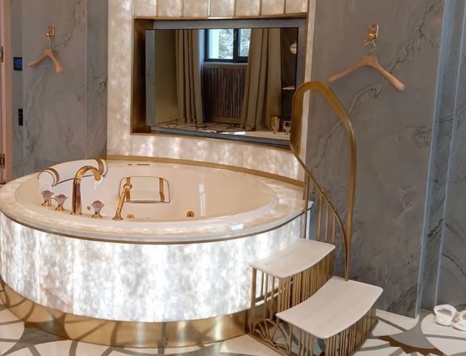 Το κρυφό παλάτι του Πούτιν στην Κριμαία: Διαθέτει κρυοθάλαμο, προσωπικό νοσοκομείο και χρυσό μπάνιο