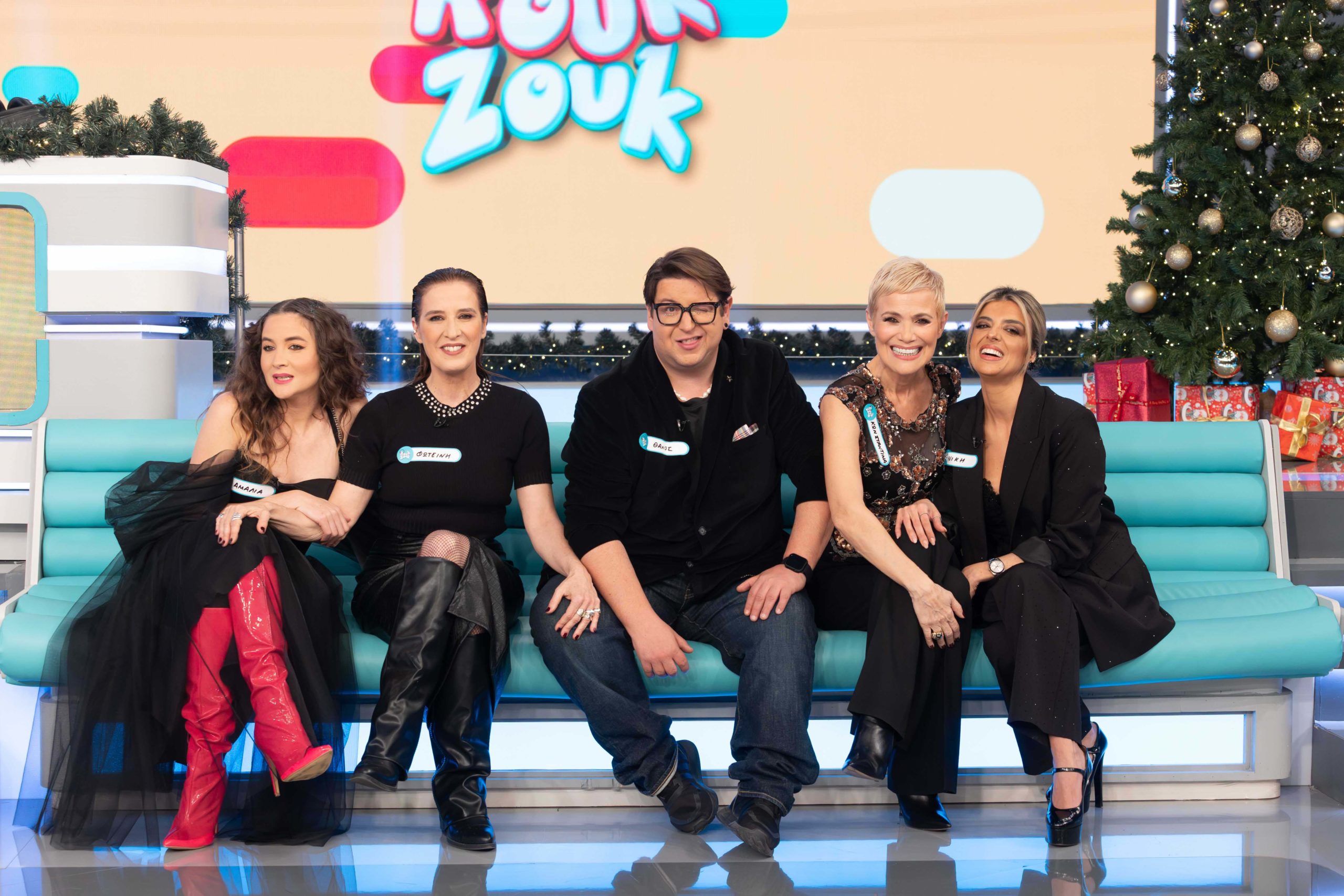 ROUK ZOUK: Γιορτινό επεισόδιο με τους πρωταγωνιστές του «Γιατί ρε πατέρα» καλεσμένους