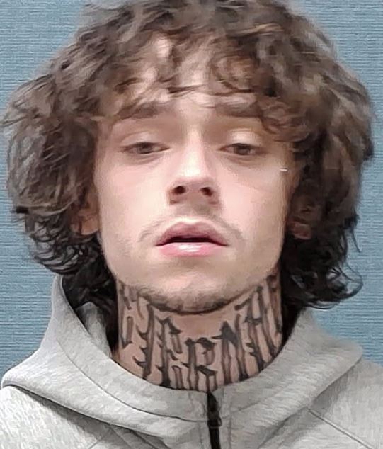 Οχάιο: Κατηγορούμενος για κλοπή έστρεψε όπλο σε αστυνομικό και επιχείρησε να τον πυροβολήσει – Δείτε το βίντεο 3 Οχάιο: Κατηγορούμενος για κλοπή έστρεψε όπλο σε αστυνομικό και επιχείρησε να τον πυροβολήσει – Δείτε το βίντεο