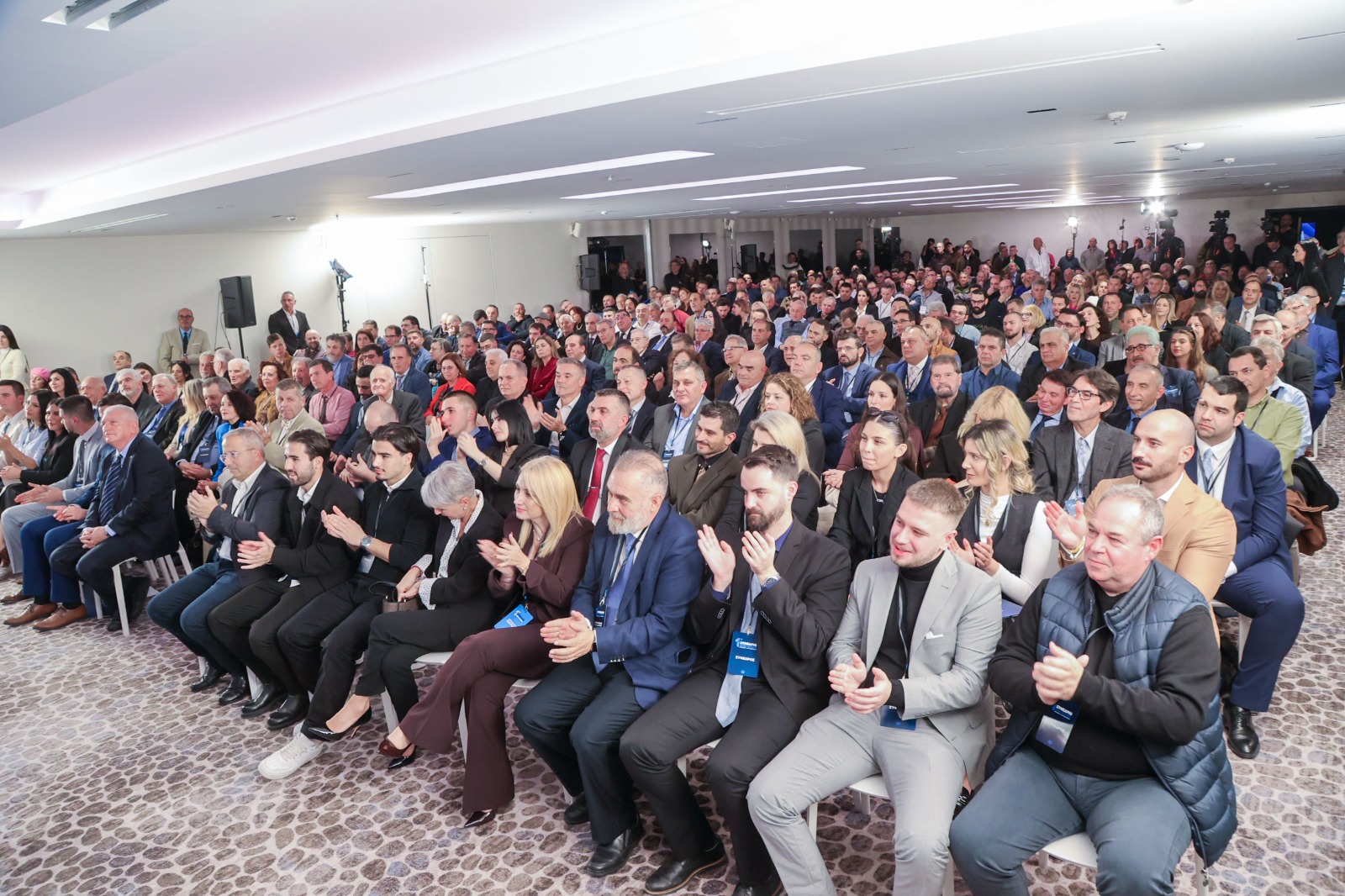 Πρώτο συνέδριο της «Φωνής Λογικής», η Αφροδίτη Λατινοπούλου εξελέγη ομόφωνα πρόεδρος – Δείτε βίντεο και εικόνες