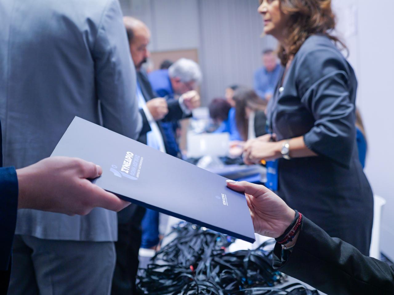 Πρώτο συνέδριο της «Φωνής Λογικής», η Αφροδίτη Λατινοπούλου εξελέγη ομόφωνα πρόεδρος – Δείτε βίντεο και εικόνες