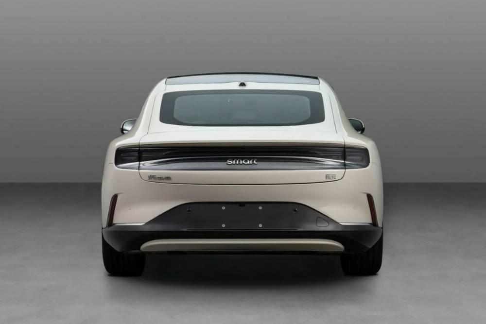 Το νέο σεντάν Smart #6 ανταγωνίζεται σε μέγεθος τη Mercedes E-Class 6 Smart-6-EHD-2-1-2048x1152