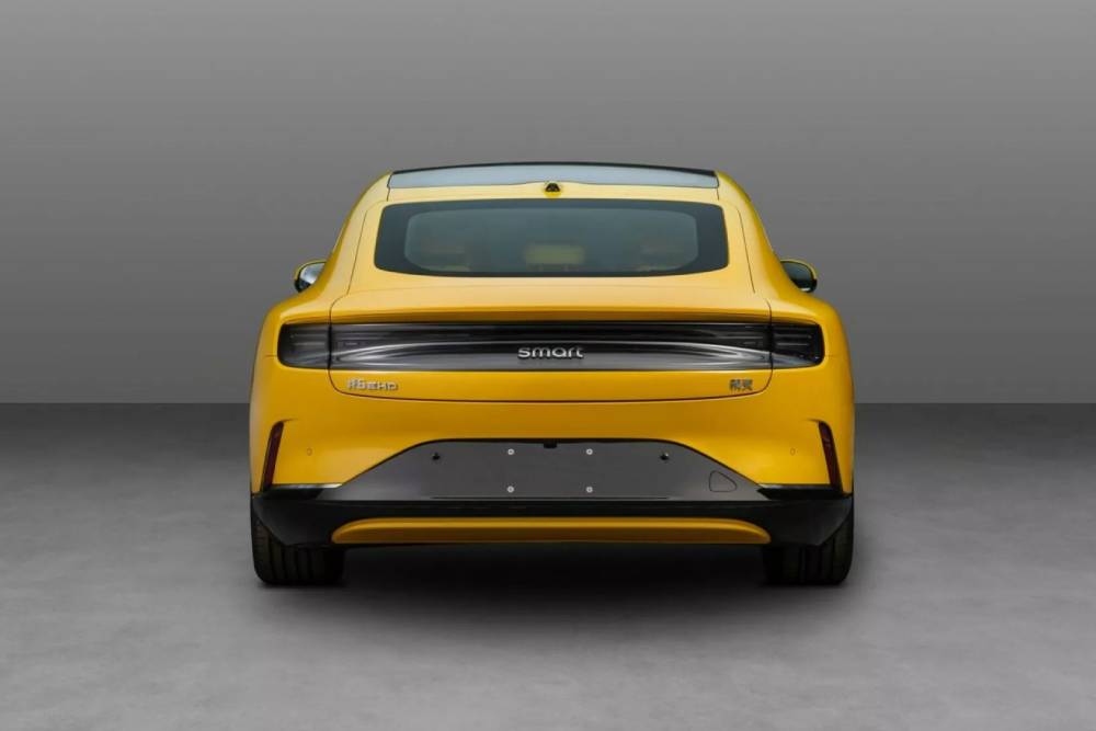 Το νέο σεντάν Smart #6 ανταγωνίζεται σε μέγεθος τη Mercedes E-Class 4 Smart-6-EHD-4-1-2048x1151