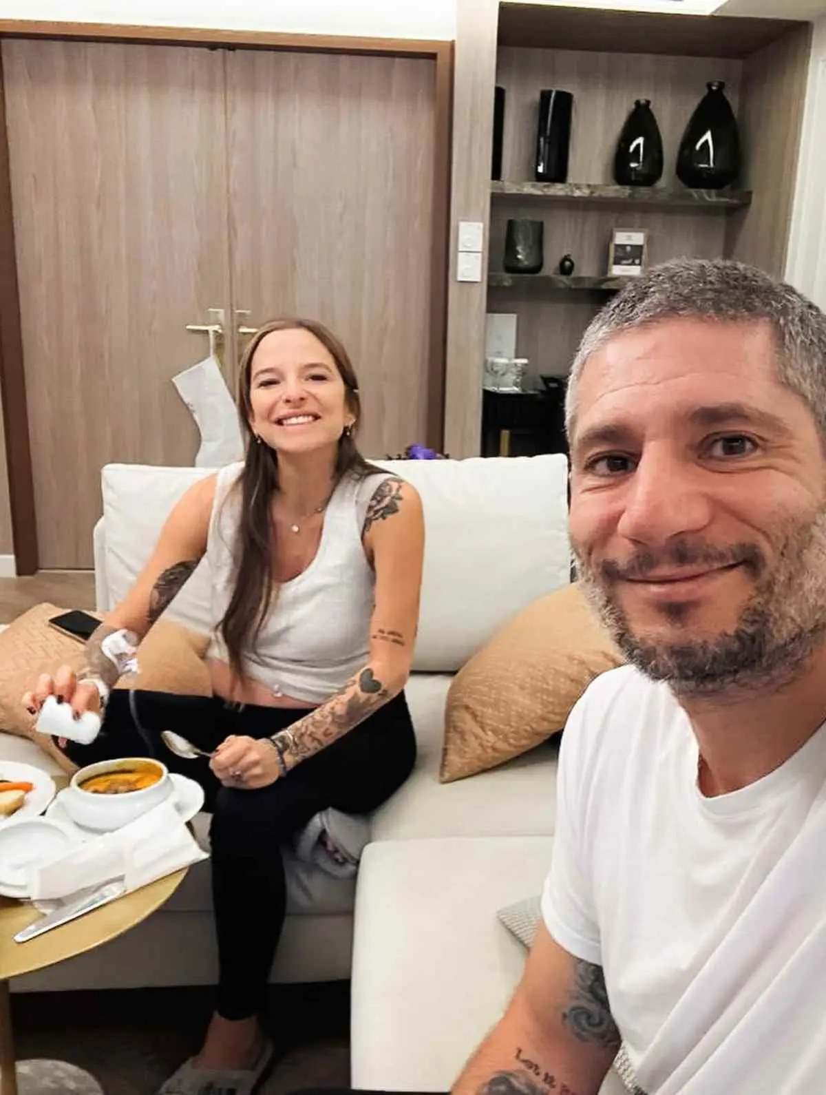 Κούρκουλου: Η οικογενειακή στιγμή με τον σύζυγο και τον γιο τους, Νίκο 15 Η Εριέττα Κούρκουλου με τον Βύρωνα Βασιλειάδη