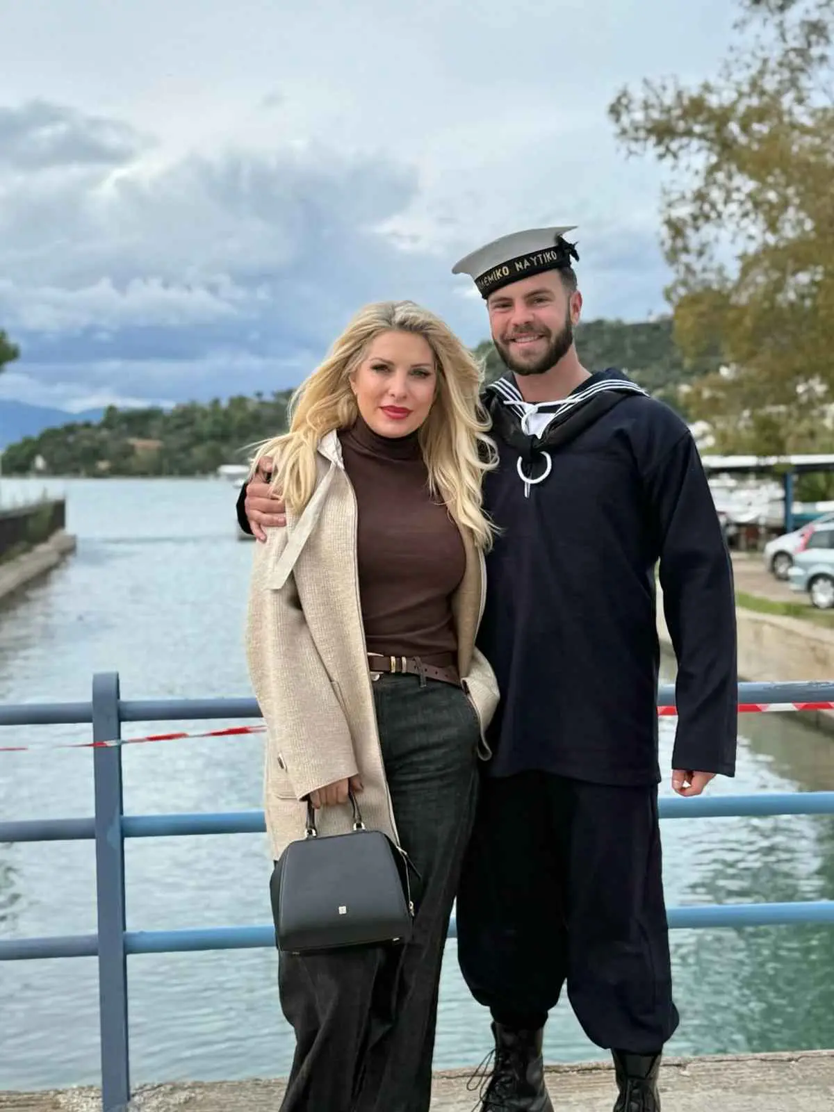 Ελένη Μενεγάκη: Με τσάντα Givenchy στην τελετή του Άγγελου – Ποια η τιμή της 5 Ελένη μενεγάκη