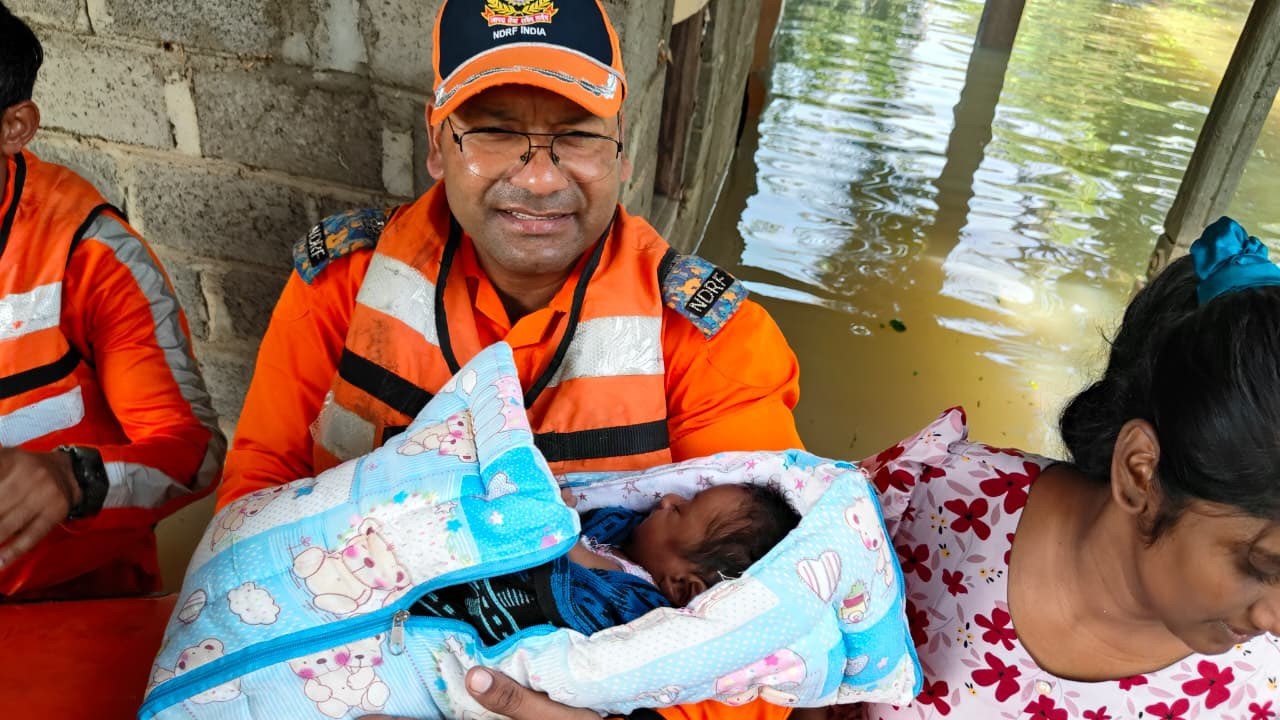 Ινδονησία: 1.160 θύματα και εκατοντάδες αγνοούμενοι από τις φονικές πλημμύρες στη Νοτιοανατολική Ασία 4 Ινδονησία: 1.160 θύματα και εκατοντάδες αγνοούμενοι από τις φονικές πλημμύρες στη Νοτιοανατολική Ασία