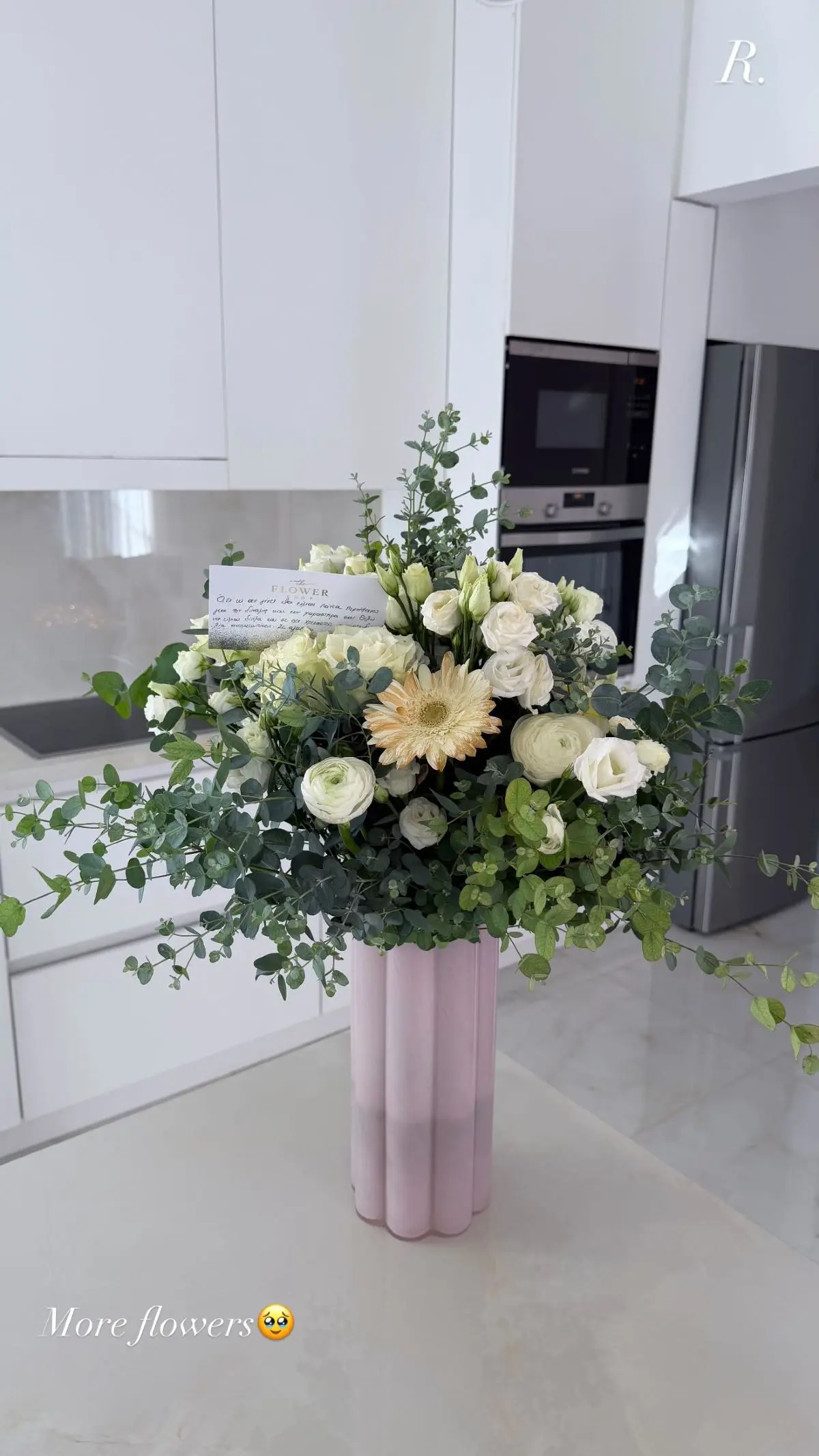 Ιωάννα Τούνη – Η ανθοδέσμη από τον αγαπημένο της και η αφιέρωση: «Σε λατρεύω, είμαι περήφανος για το χαρακτήρα σου» 2 Η ανθοδέσμη που έλαβε η Ιωάννα Τούνη